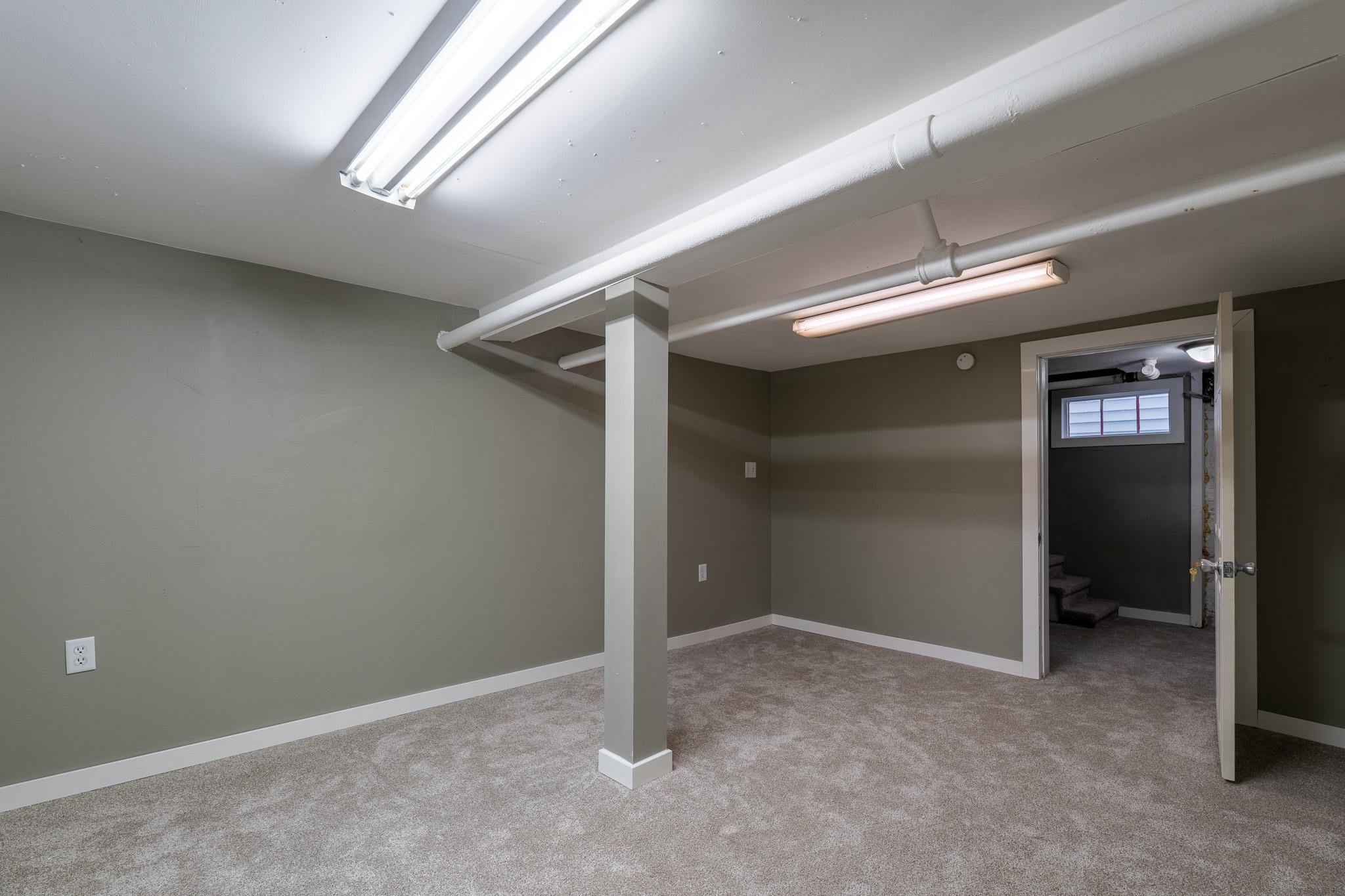 1920 single family home for sale at 415 3rd Avenue S in Moorhead, MN — 6 bed, 3 bath (photo 34 of 45)