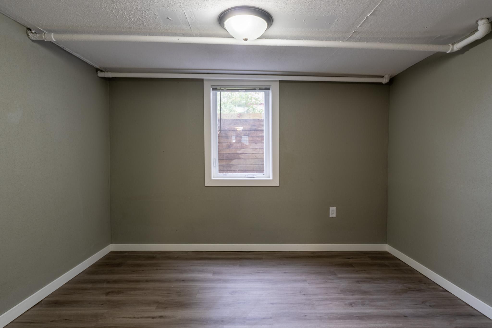 1920 single family home for sale at 415 3rd Avenue S in Moorhead, MN — 6 bed, 3 bath (photo 37 of 45)