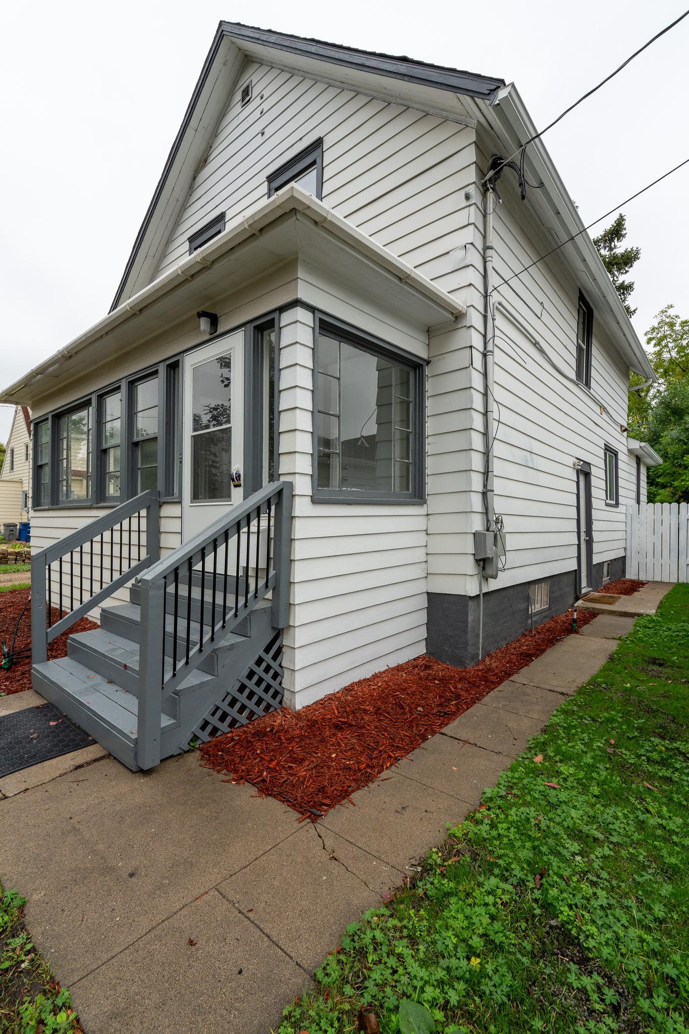 1920 single family home for sale at 415 3rd Avenue S in Moorhead, MN — 6 bed, 3 bath (photo 44 of 45)