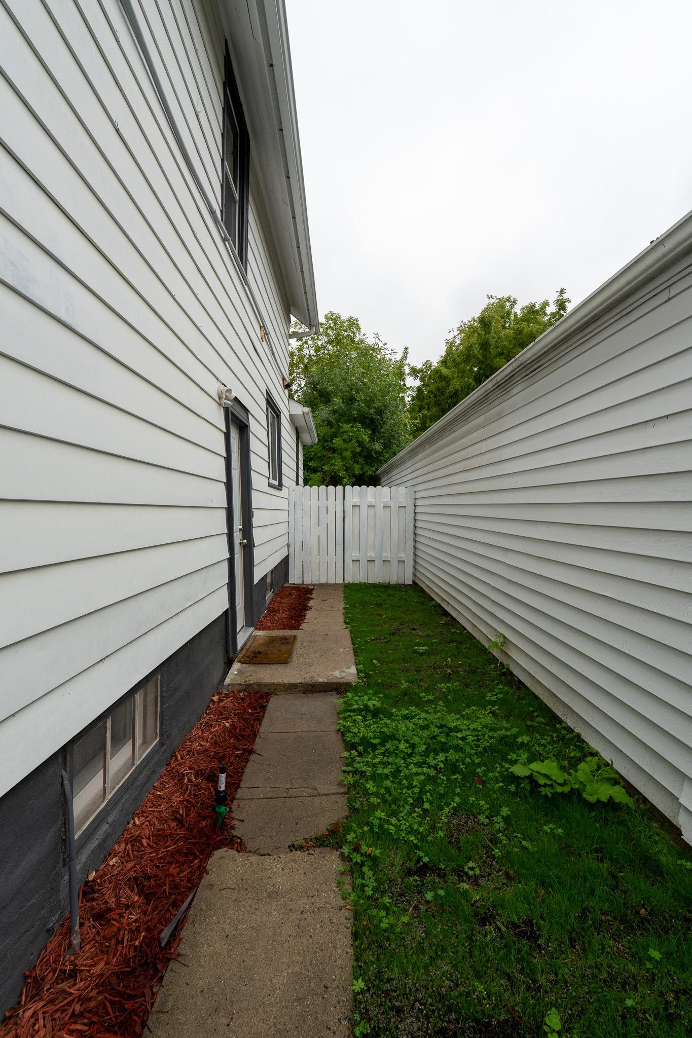 1920 single family home for sale at 415 3rd Avenue S in Moorhead, MN — 6 bed, 3 bath (photo 45 of 45)