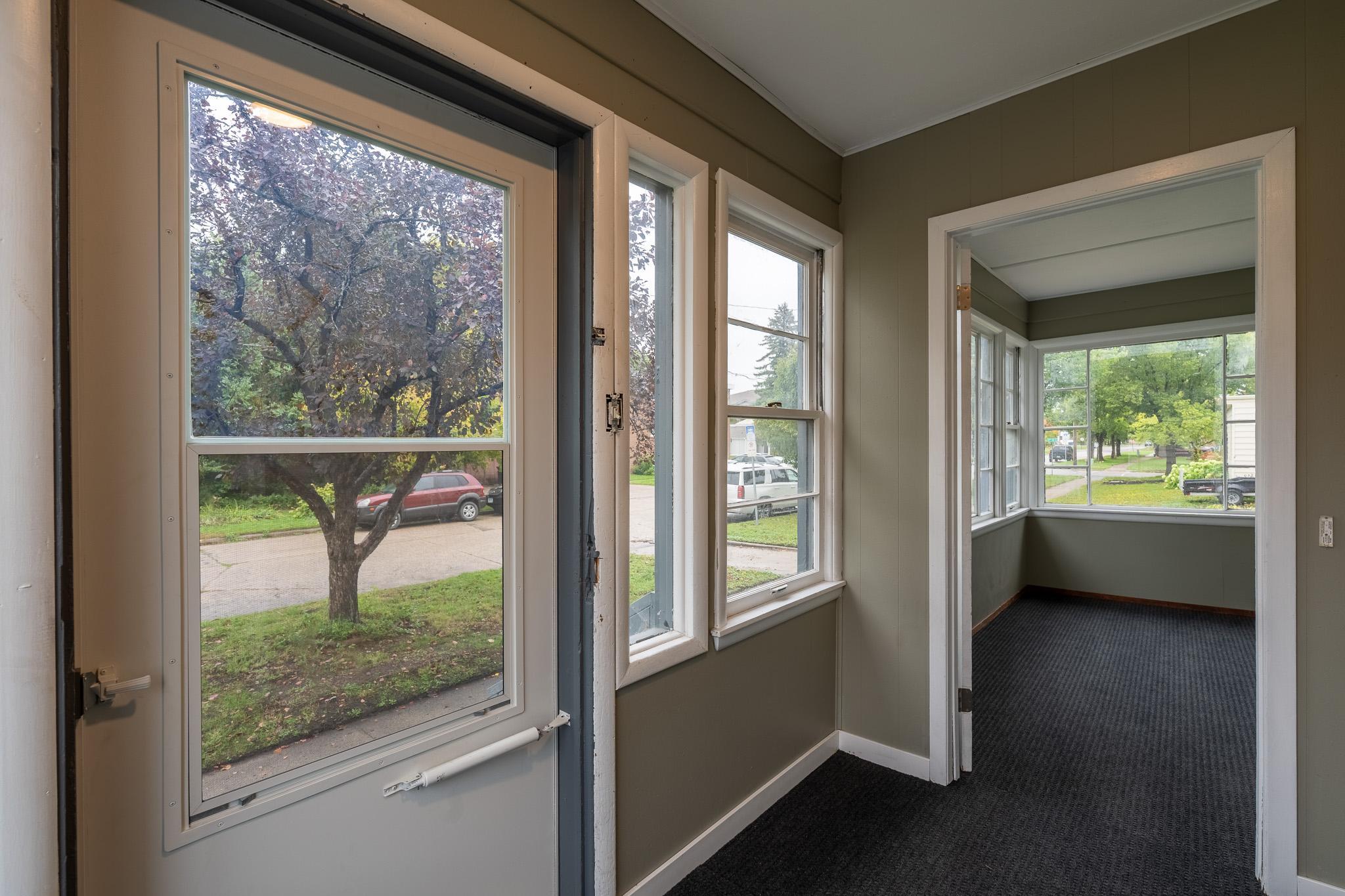 1920 single family home for sale at 415 3rd Avenue S in Moorhead, MN — 6 bed, 3 bath (photo 9 of 45)