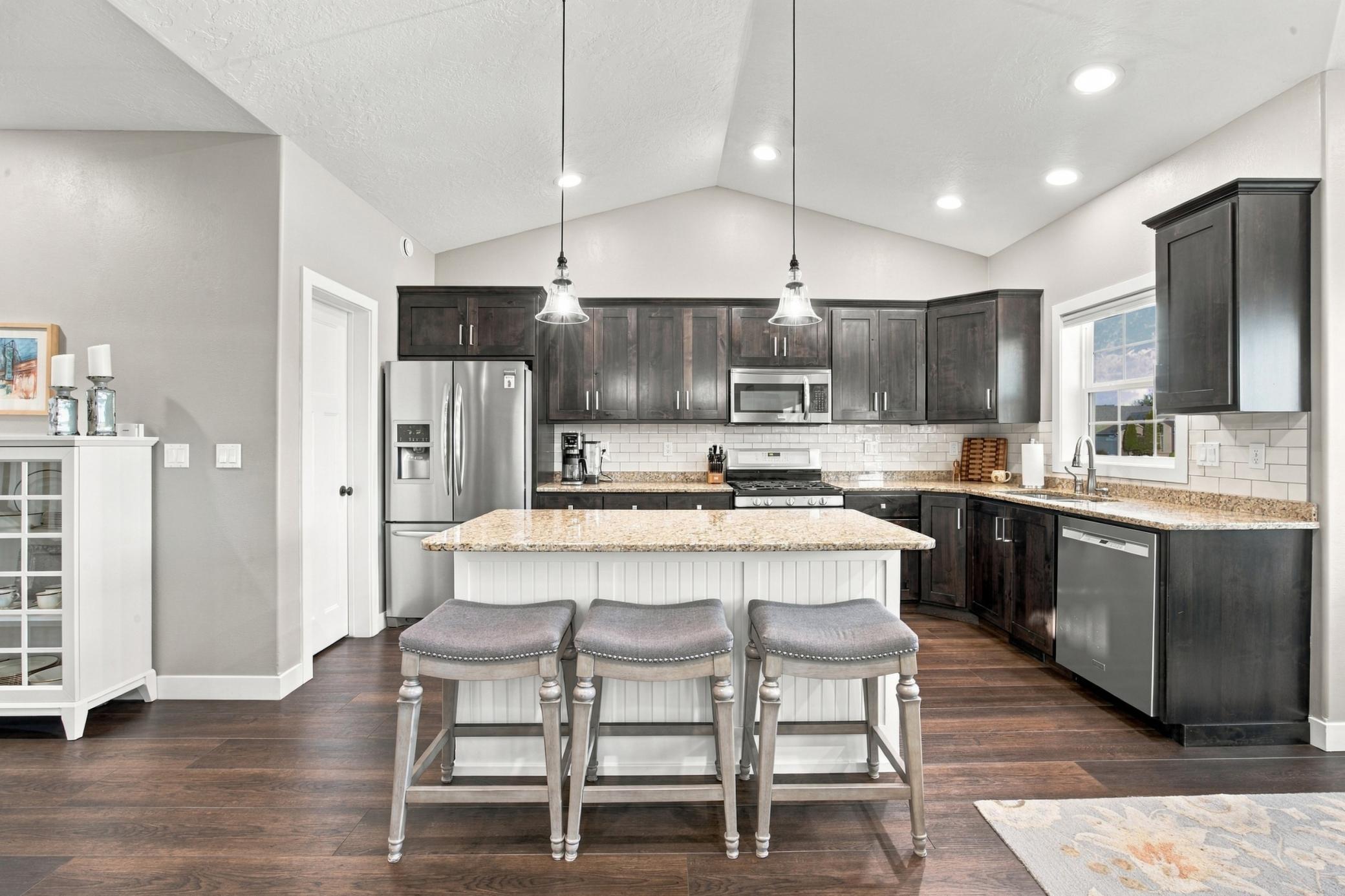 2011 single family home for sale at 4914 Loden Court S in Fargo, ND — 5 bed, 4 bath (photo 11 of 51)