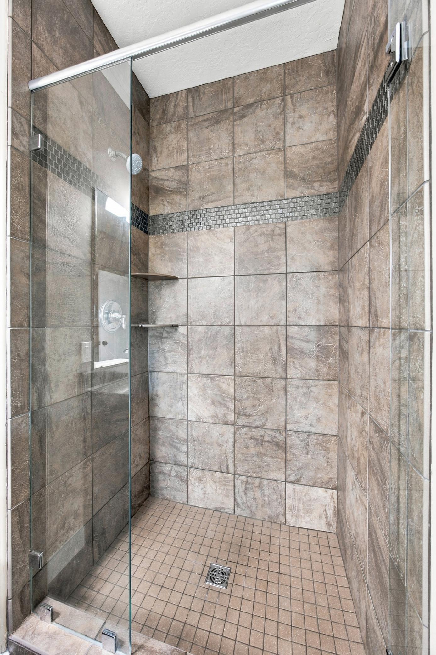 2011 single family home for sale at 4914 Loden Court S in Fargo, ND — 5 bed, 4 bath (photo 17 of 51)