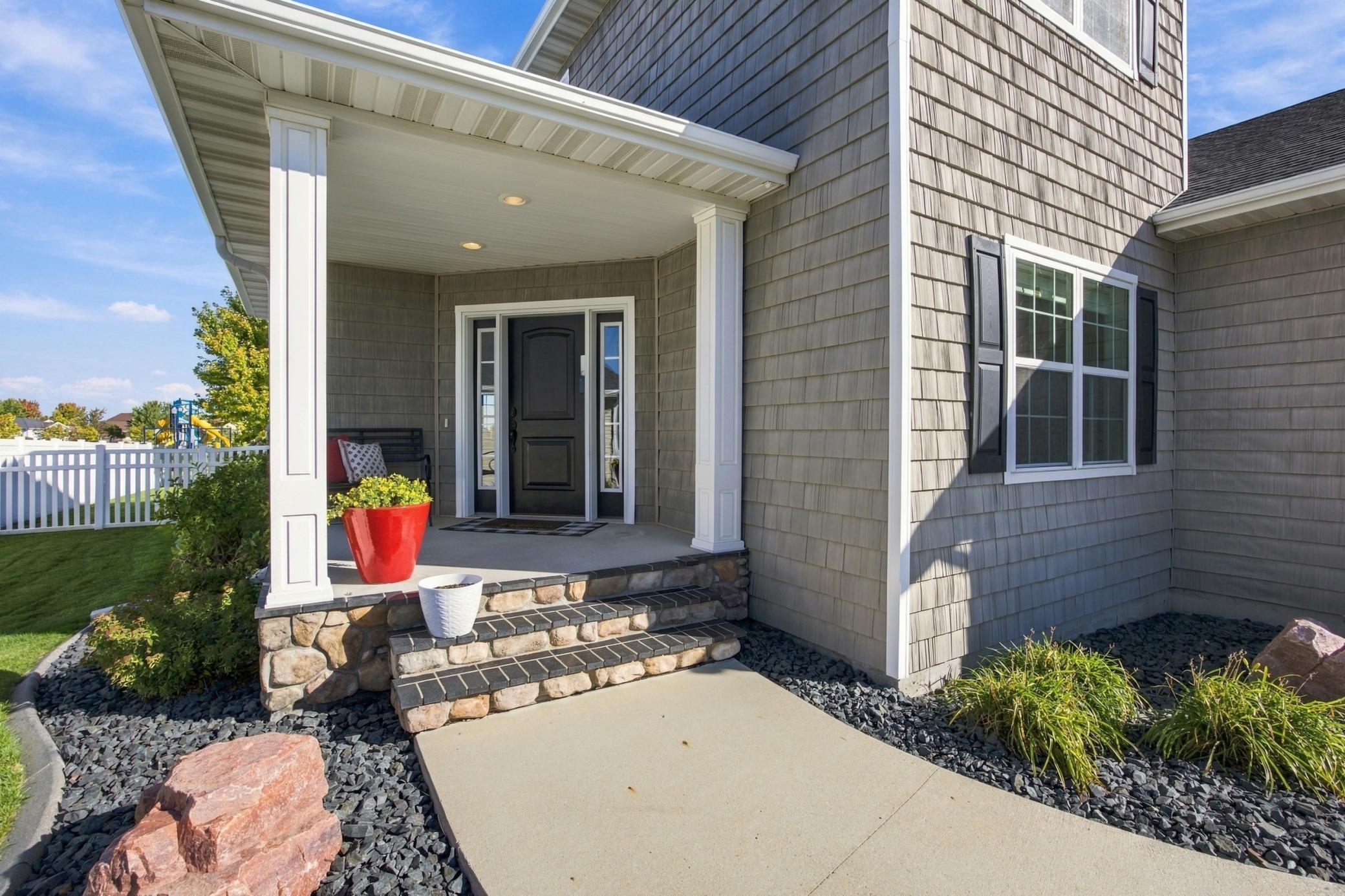 2011 single family home for sale at 4914 Loden Court S in Fargo, ND — 5 bed, 4 bath (photo 3 of 51)