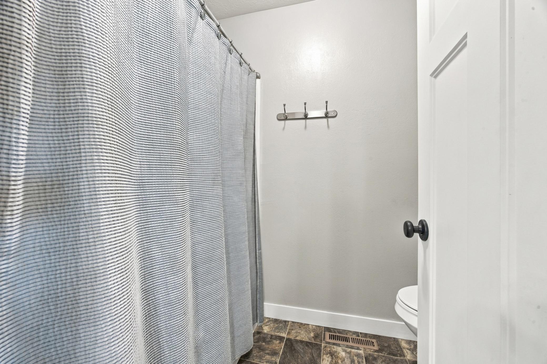 2011 single family home for sale at 4914 Loden Court S in Fargo, ND — 5 bed, 4 bath (photo 26 of 51)