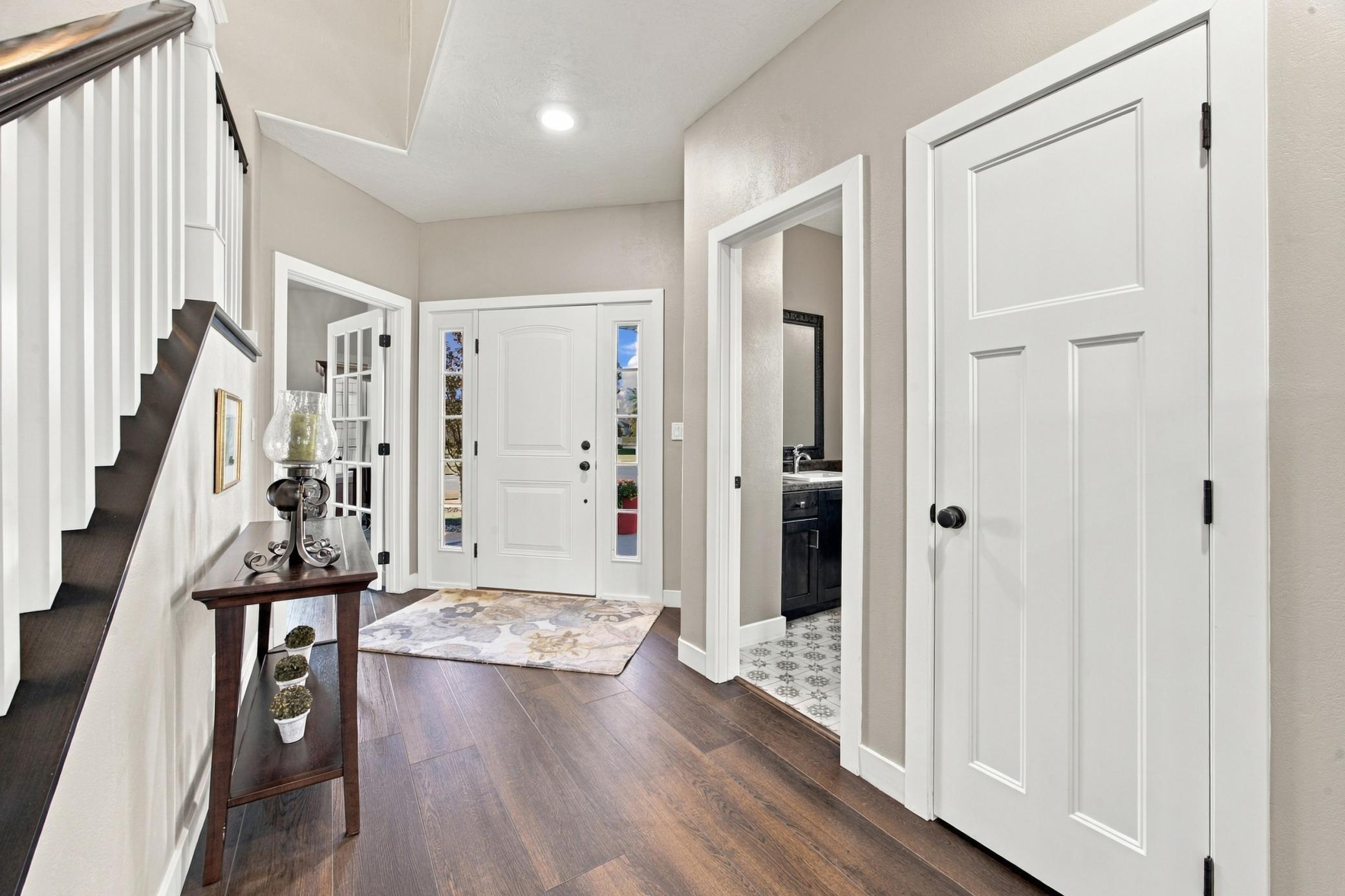 2011 single family home for sale at 4914 Loden Court S in Fargo, ND — 5 bed, 4 bath (photo 4 of 51)