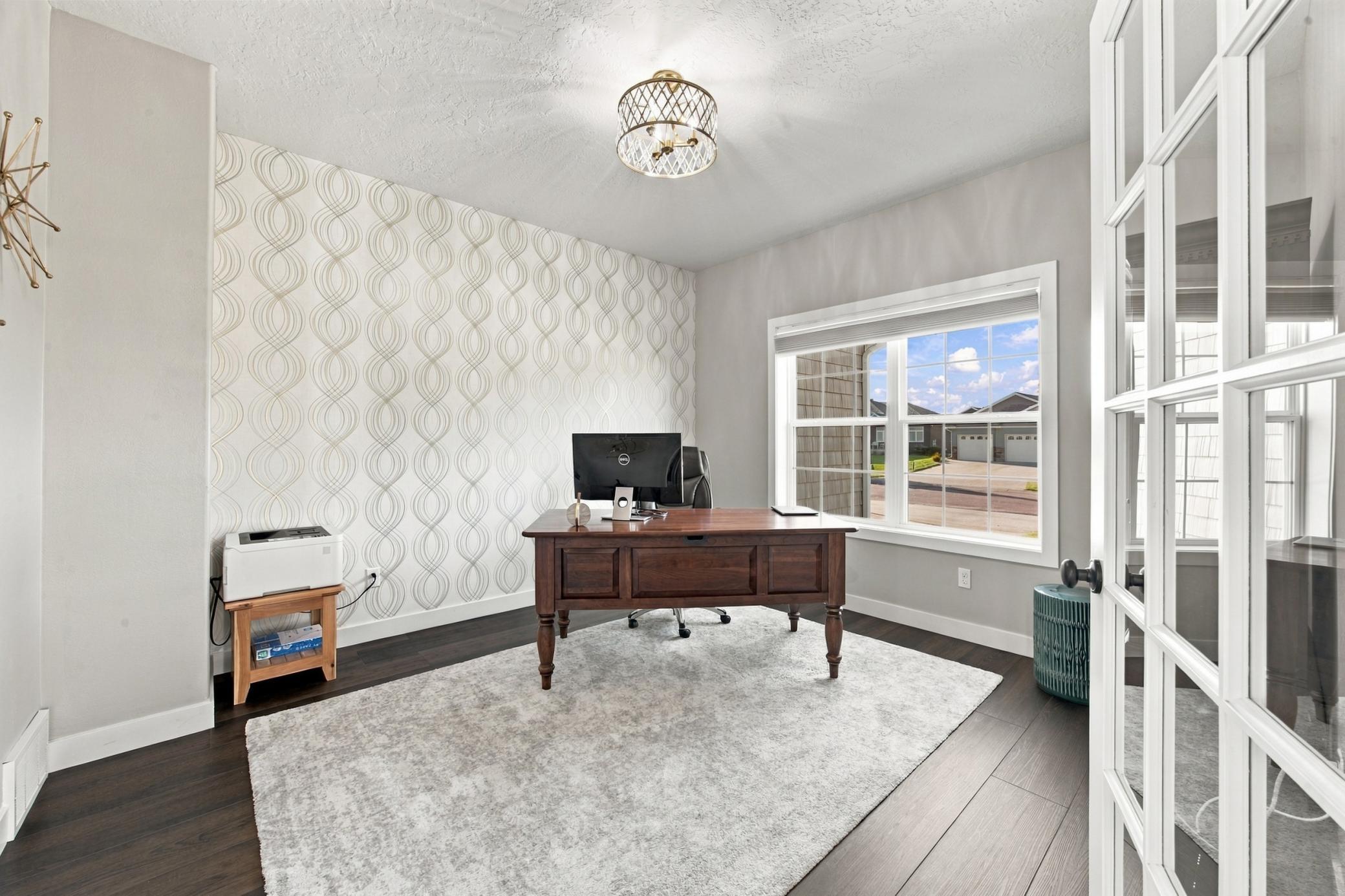 2011 single family home for sale at 4914 Loden Court S in Fargo, ND — 5 bed, 4 bath (photo 5 of 51)