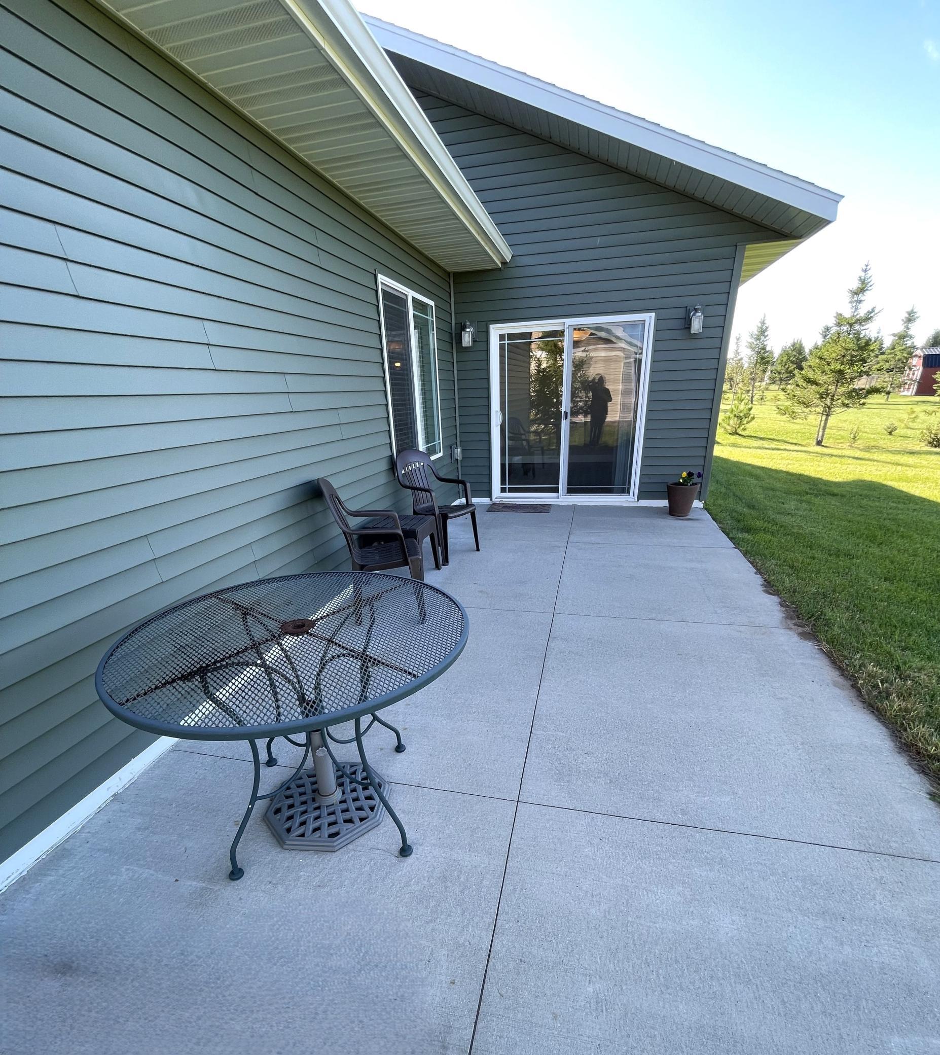 2018 single family home for sale at 2008 Whiting Road NW, Unit 8 in Bemidji, MN — 3 bed, 2 bath (photo 18 of 27)