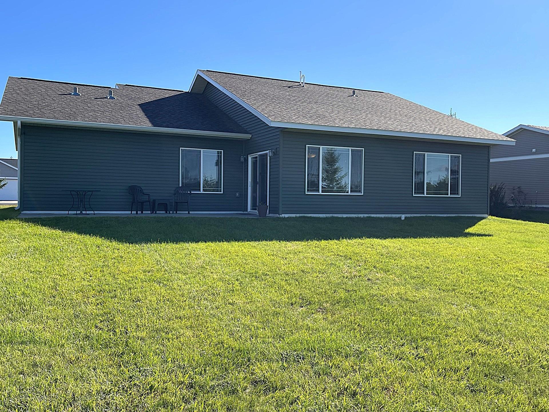 2018 single family home for sale at 2008 Whiting Road NW, Unit 8 in Bemidji, MN — 3 bed, 2 bath (photo 20 of 27)