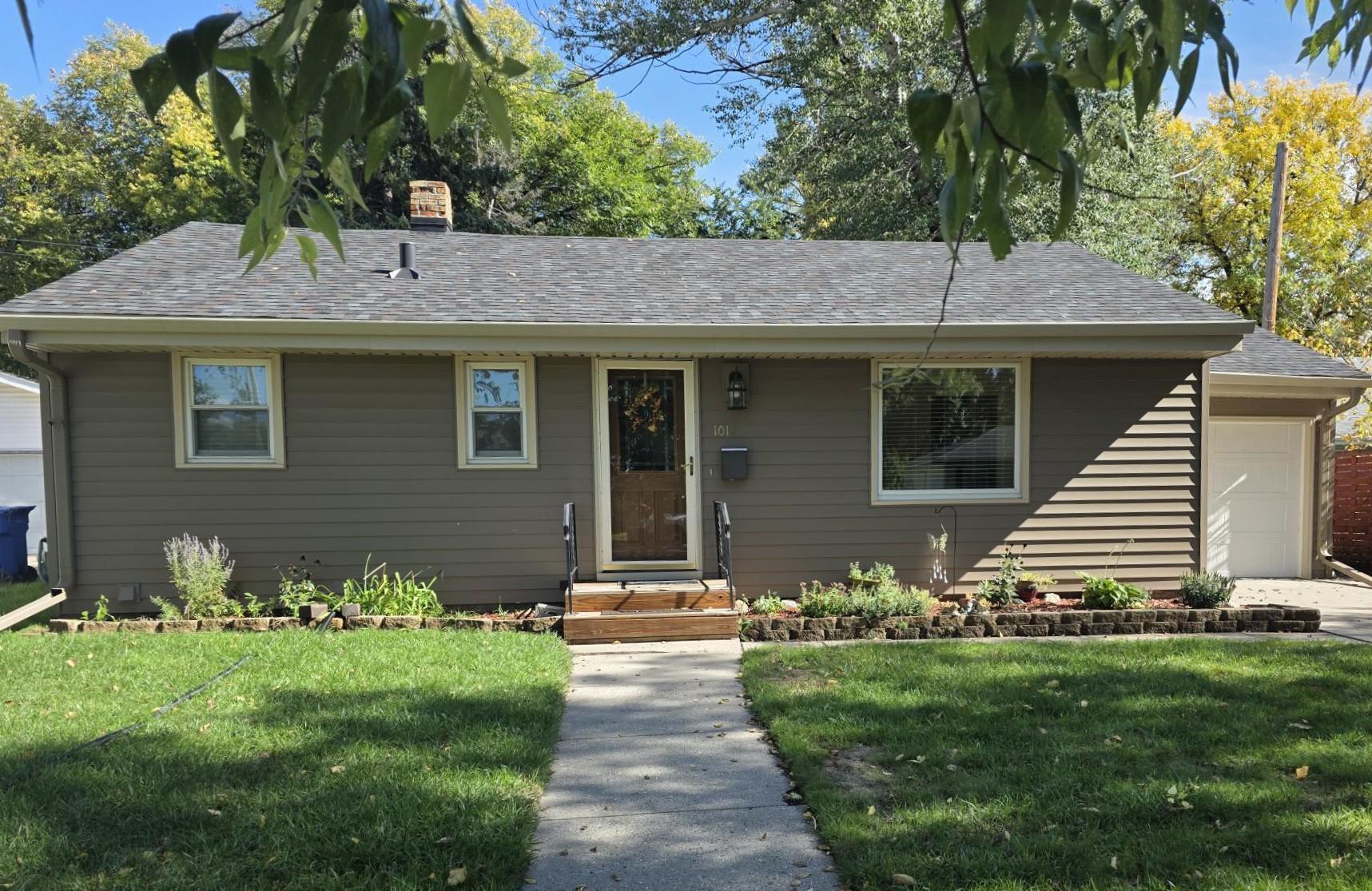 1956 single family home for sale at 1018 21st Street S in Fargo, ND — 2 bed, 1 bath