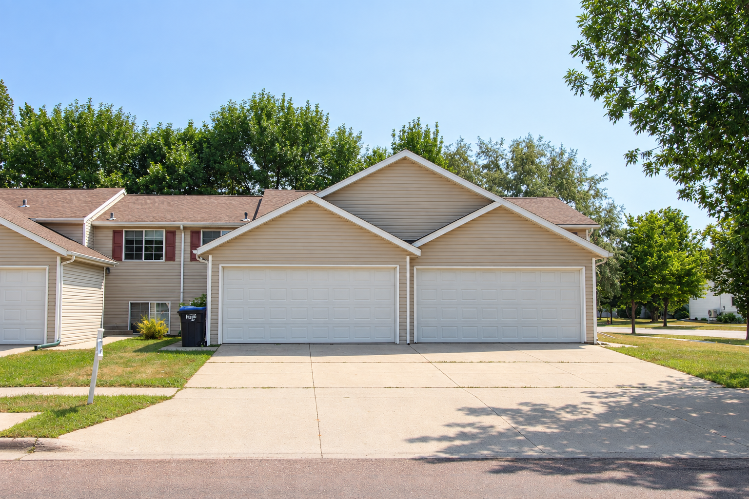 1995 twin home for sale at 3526 32nd Street S in Fargo, ND — 3 bed, 2 bath