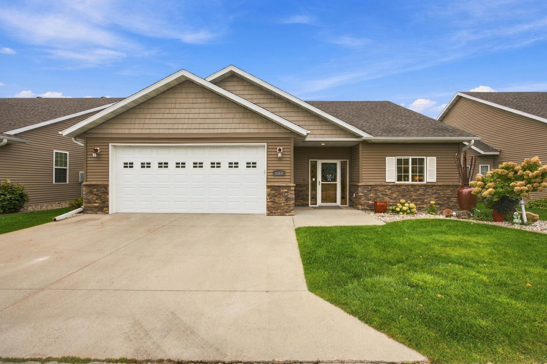 2011 single family home for sale at 4366 Redwood Lane S in Fargo, ND — 2 bed, 2 bath