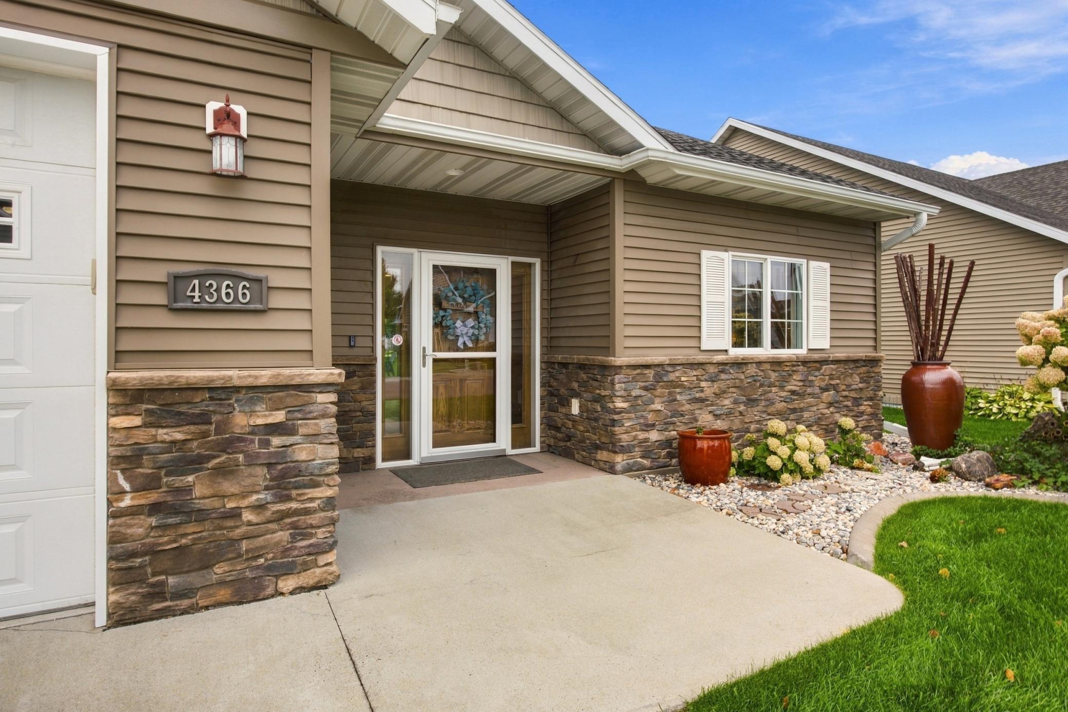 2011 single family home for sale at 4366 Redwood Lane S in Fargo, ND — 2 bed, 2 bath (photo 2 of 23)