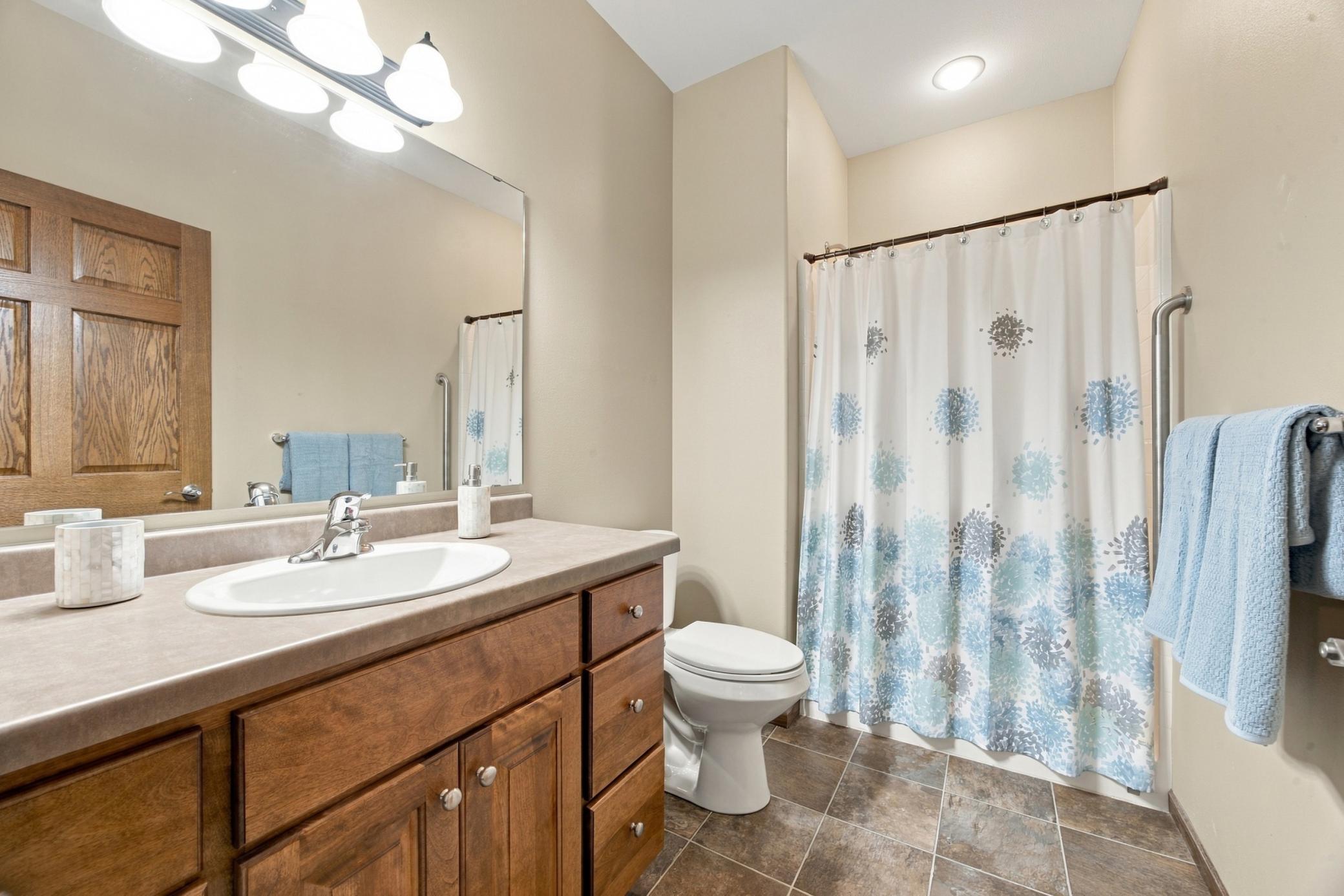 2011 single family home for sale at 4366 Redwood Lane S in Fargo, ND — 2 bed, 2 bath (photo 14 of 23)