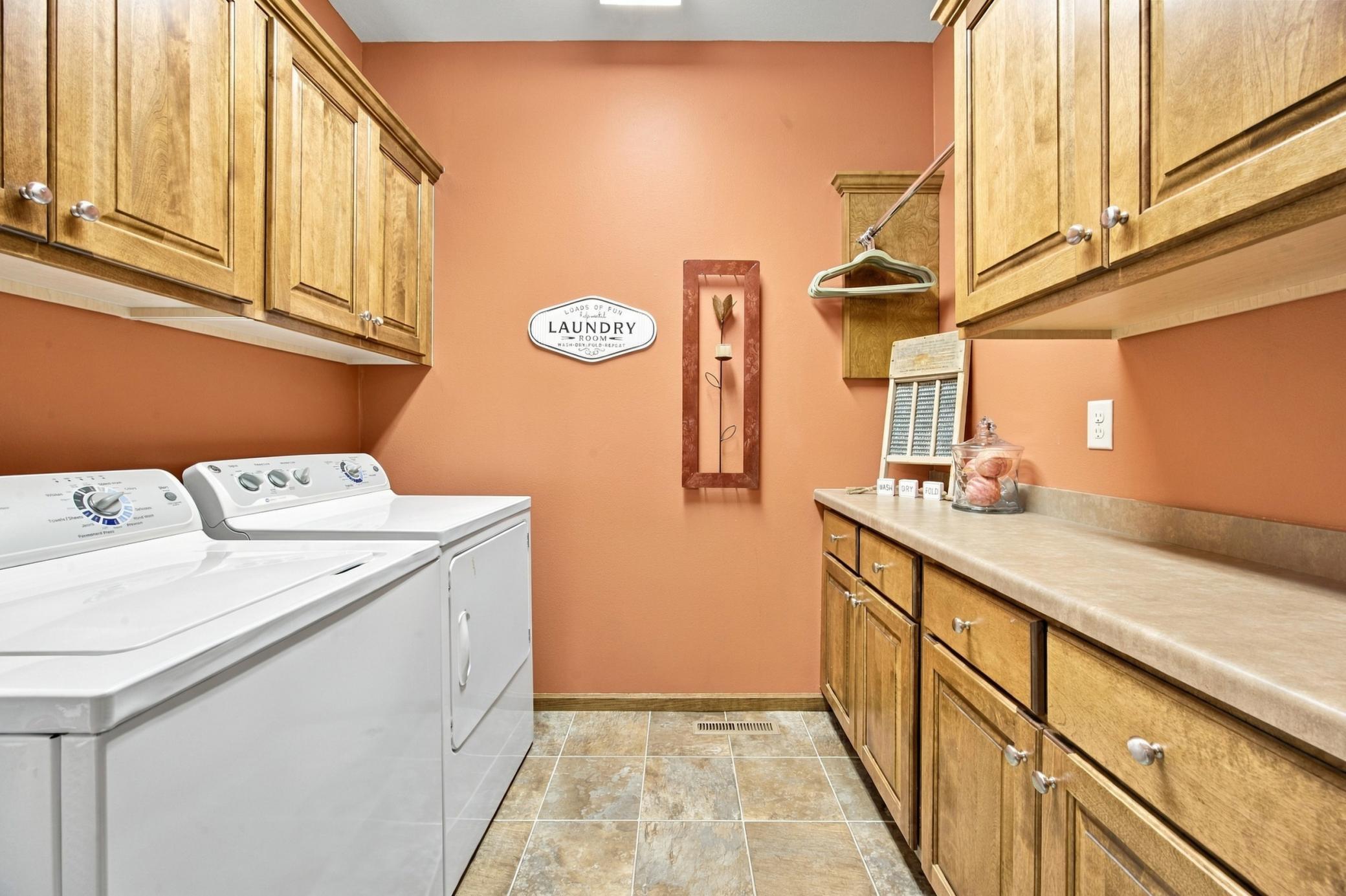 2011 single family home for sale at 4366 Redwood Lane S in Fargo, ND — 2 bed, 2 bath (photo 19 of 23)