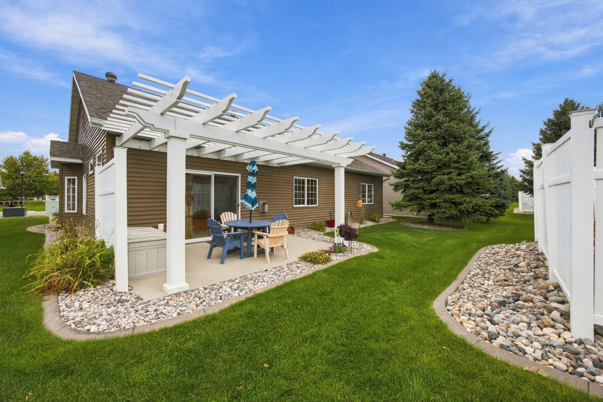 2011 single family home for sale at 4366 Redwood Lane S in Fargo, ND — 2 bed, 2 bath (photo 21 of 23)