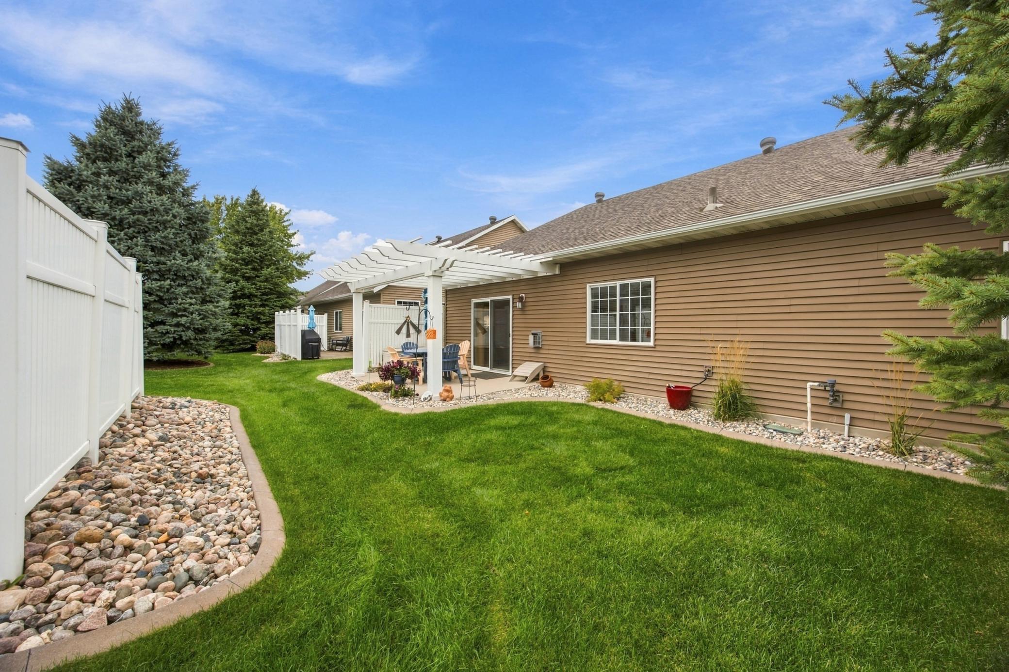 2011 single family home for sale at 4366 Redwood Lane S in Fargo, ND — 2 bed, 2 bath (photo 23 of 23)