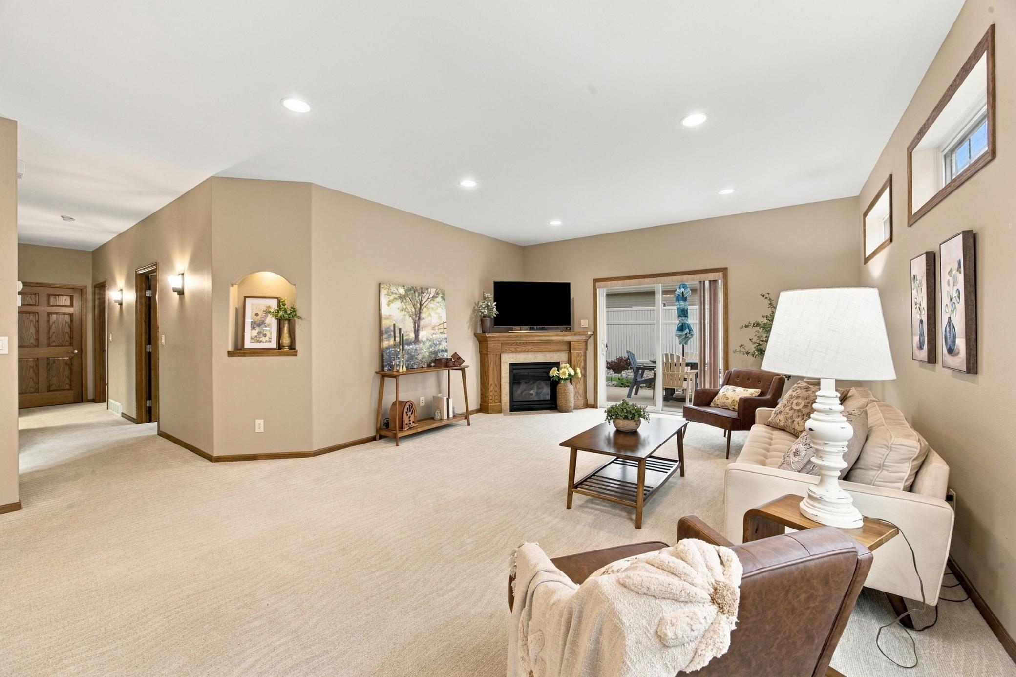 2011 single family home for sale at 4366 Redwood Lane S in Fargo, ND — 2 bed, 2 bath (photo 5 of 23)