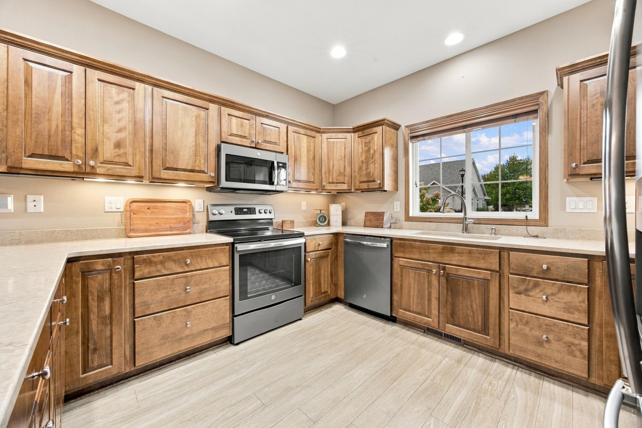 2011 single family home for sale at 4366 Redwood Lane S in Fargo, ND — 2 bed, 2 bath (photo 8 of 23)