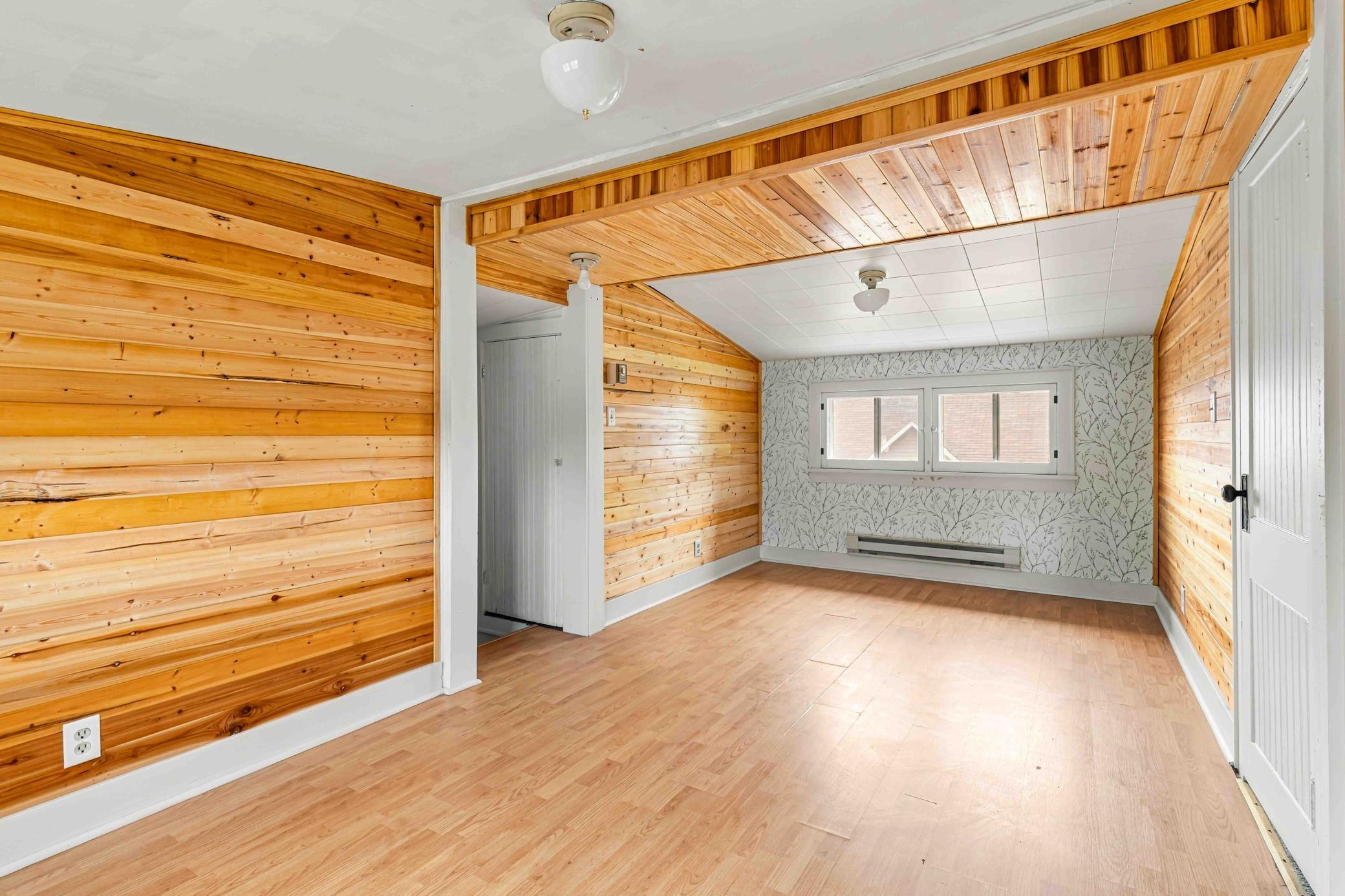 1912 single family home for sale at 840 Elm Street in Kindred, ND — 2 bed, 2 bath (photo 16 of 29)