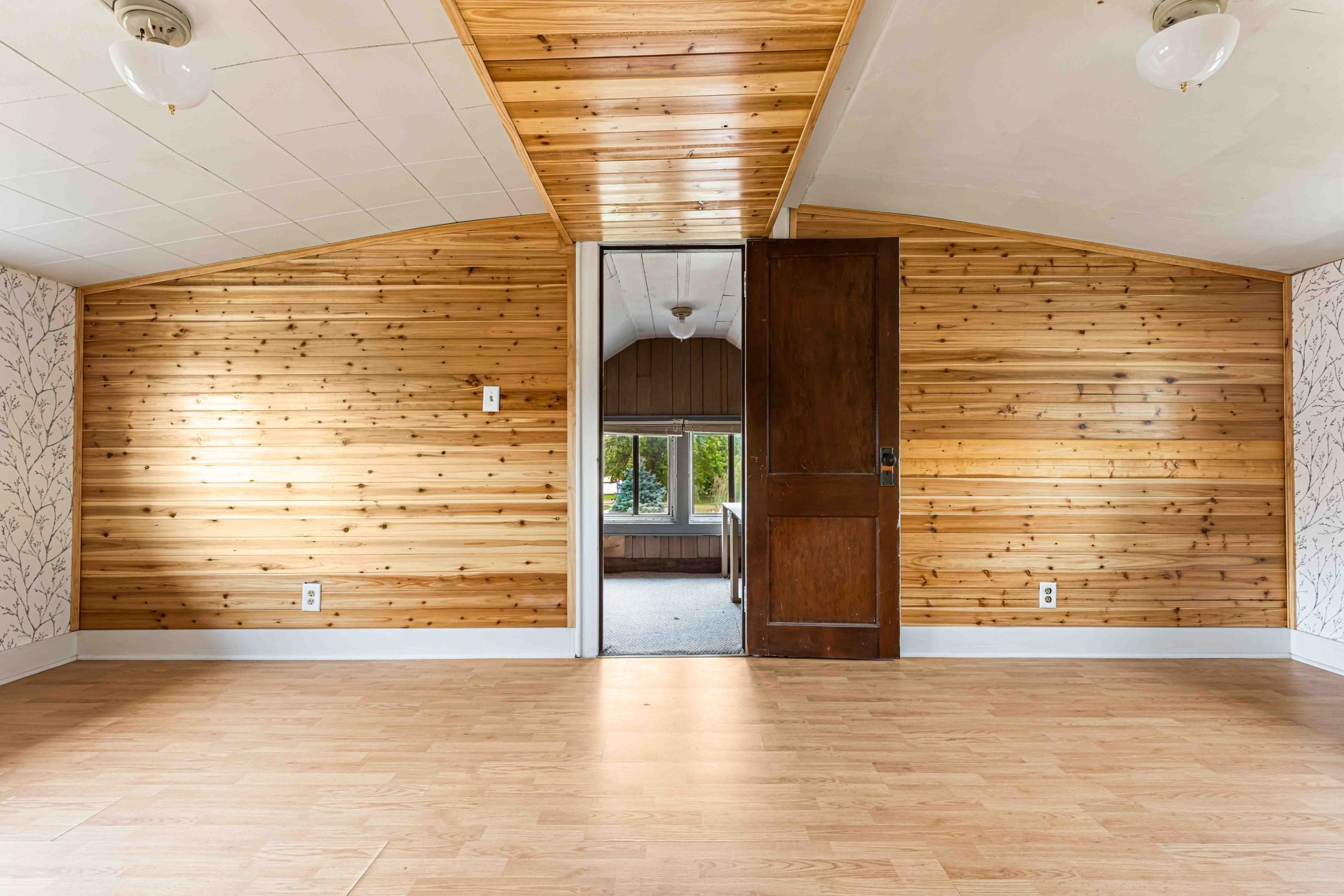 1912 single family home for sale at 840 Elm Street in Kindred, ND — 2 bed, 2 bath (photo 17 of 29)