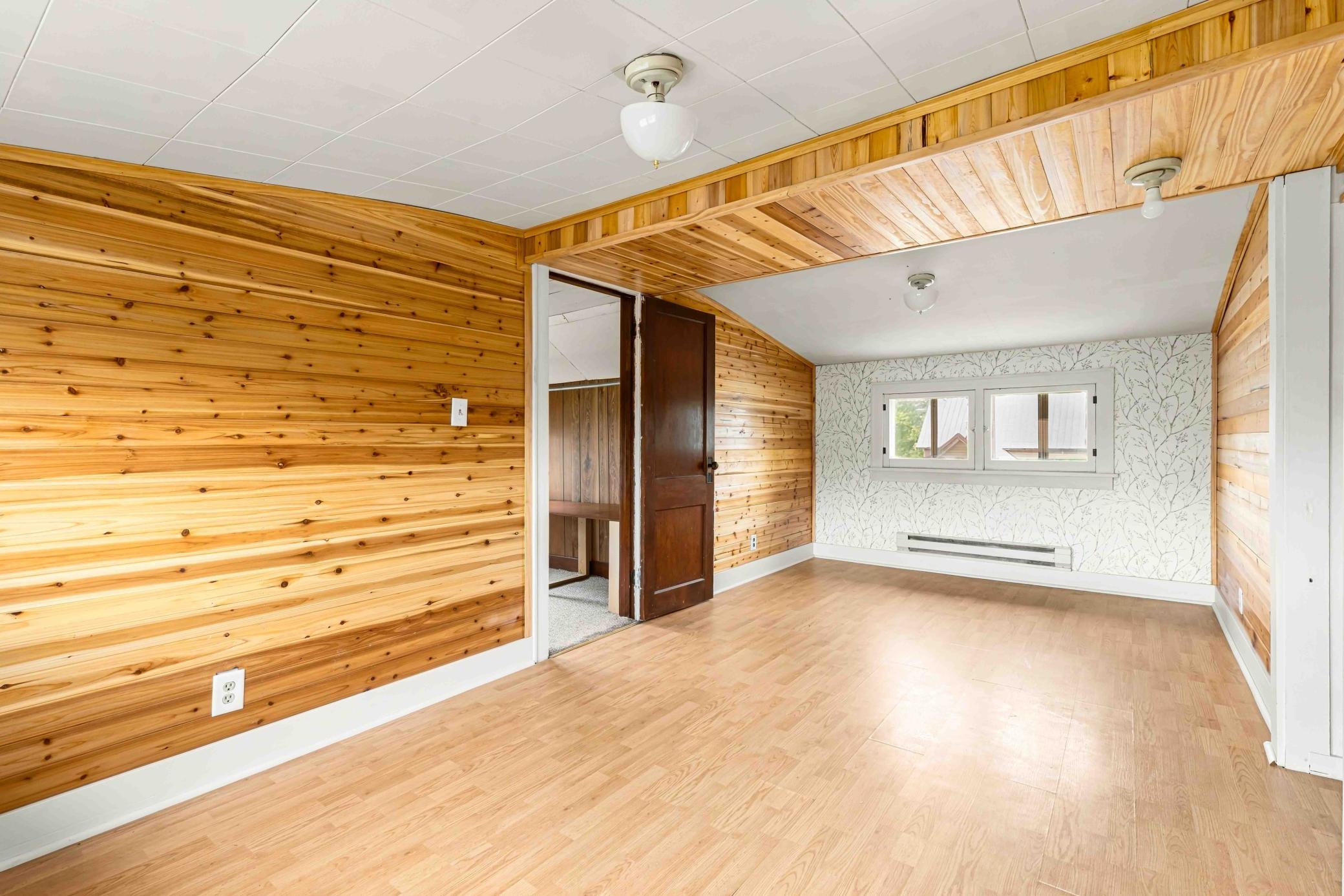 1912 single family home for sale at 840 Elm Street in Kindred, ND — 2 bed, 2 bath (photo 18 of 29)