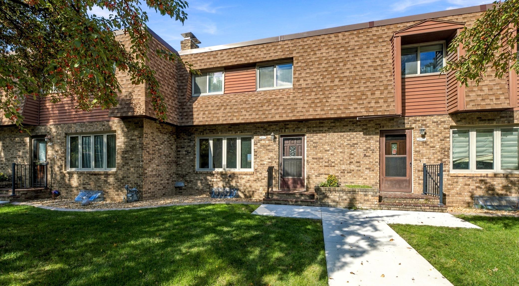 1978 townhouse for sale at 1402 E Gateway Circle S, Unit H in Fargo, ND — 2 bed, 2 bath