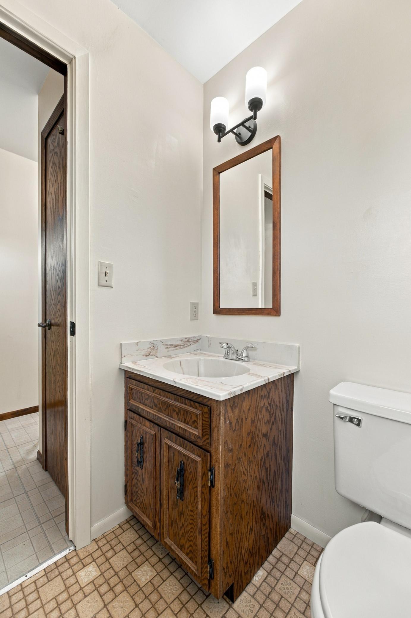 1978 townhouse for sale at 1402 E Gateway Circle S, Unit H in Fargo, ND — 2 bed, 2 bath (photo 13 of 35)