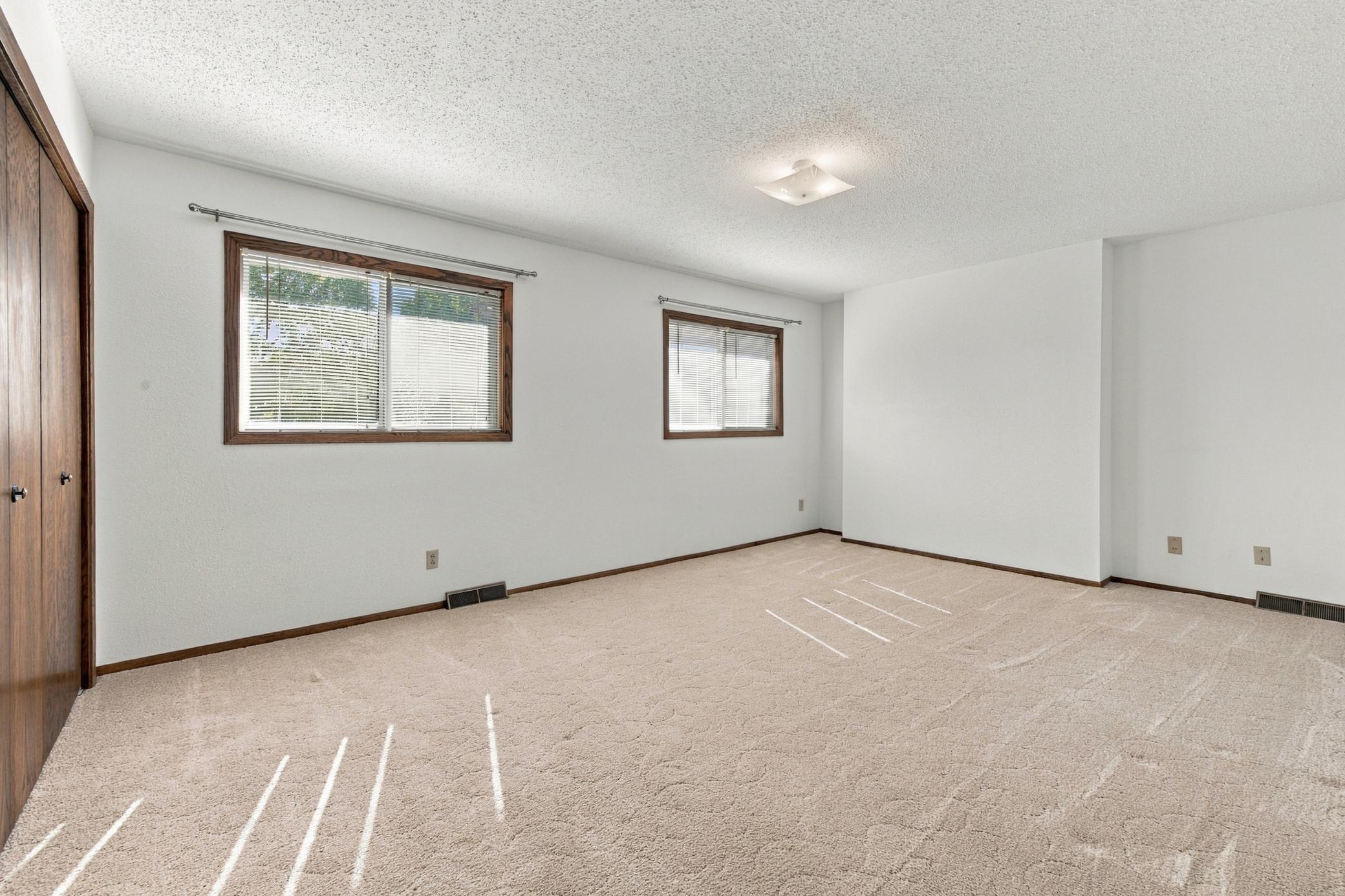 1978 townhouse for sale at 1402 E Gateway Circle S, Unit H in Fargo, ND — 2 bed, 2 bath (photo 15 of 35)