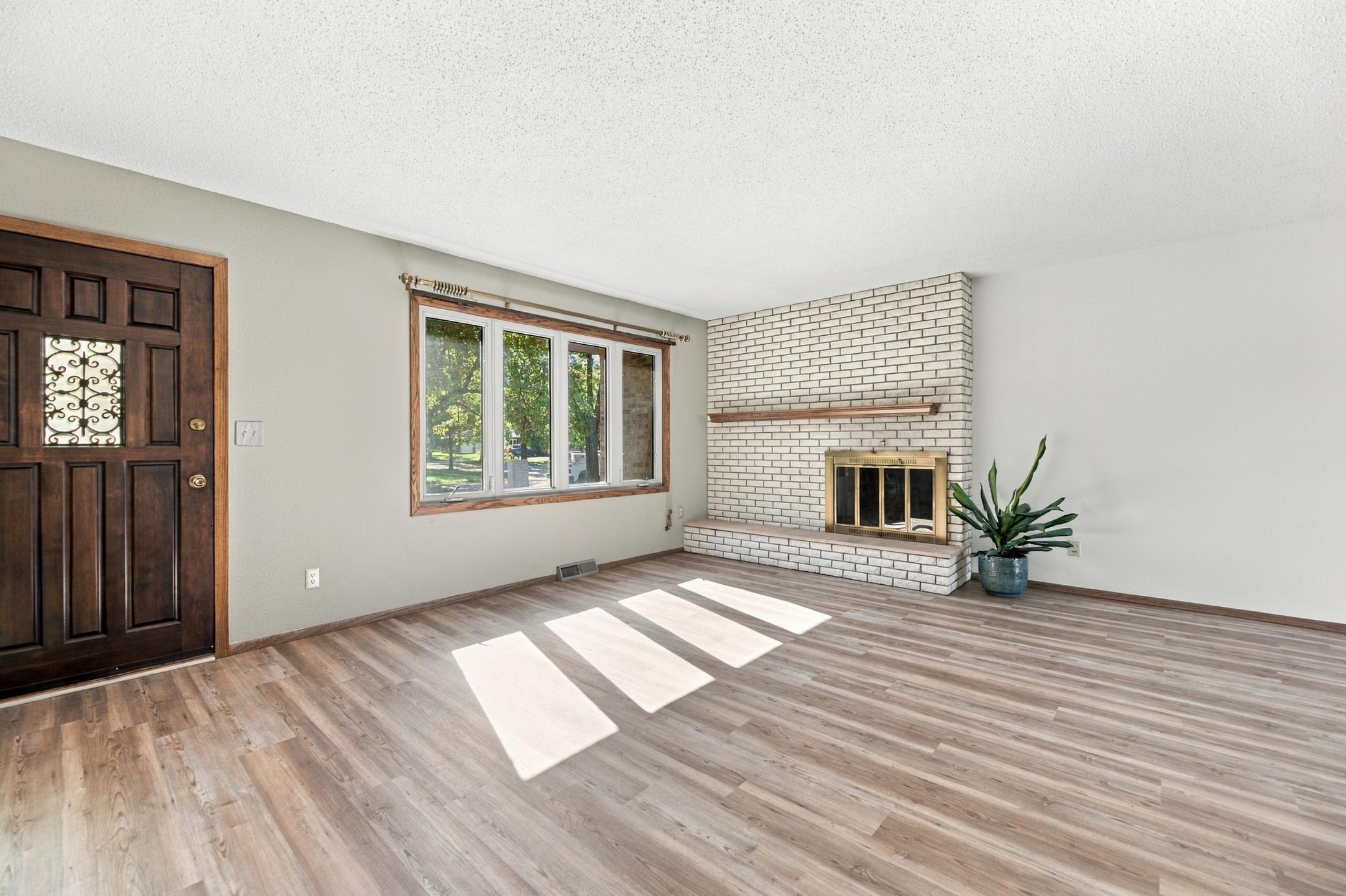 1978 townhouse for sale at 1402 E Gateway Circle S, Unit H in Fargo, ND — 2 bed, 2 bath (photo 3 of 35)