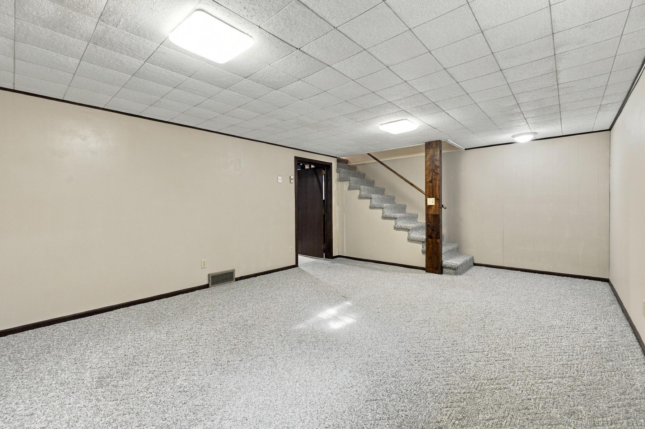 1978 townhouse for sale at 1402 E Gateway Circle S, Unit H in Fargo, ND — 2 bed, 2 bath (photo 26 of 35)