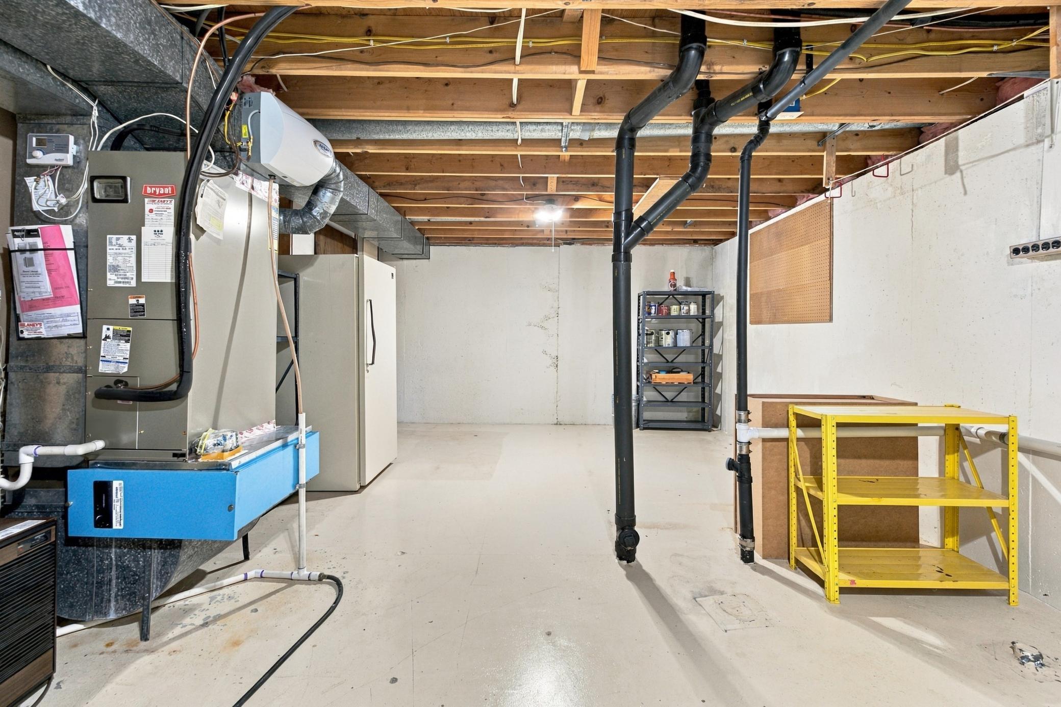 1978 townhouse for sale at 1402 E Gateway Circle S, Unit H in Fargo, ND — 2 bed, 2 bath (photo 27 of 35)