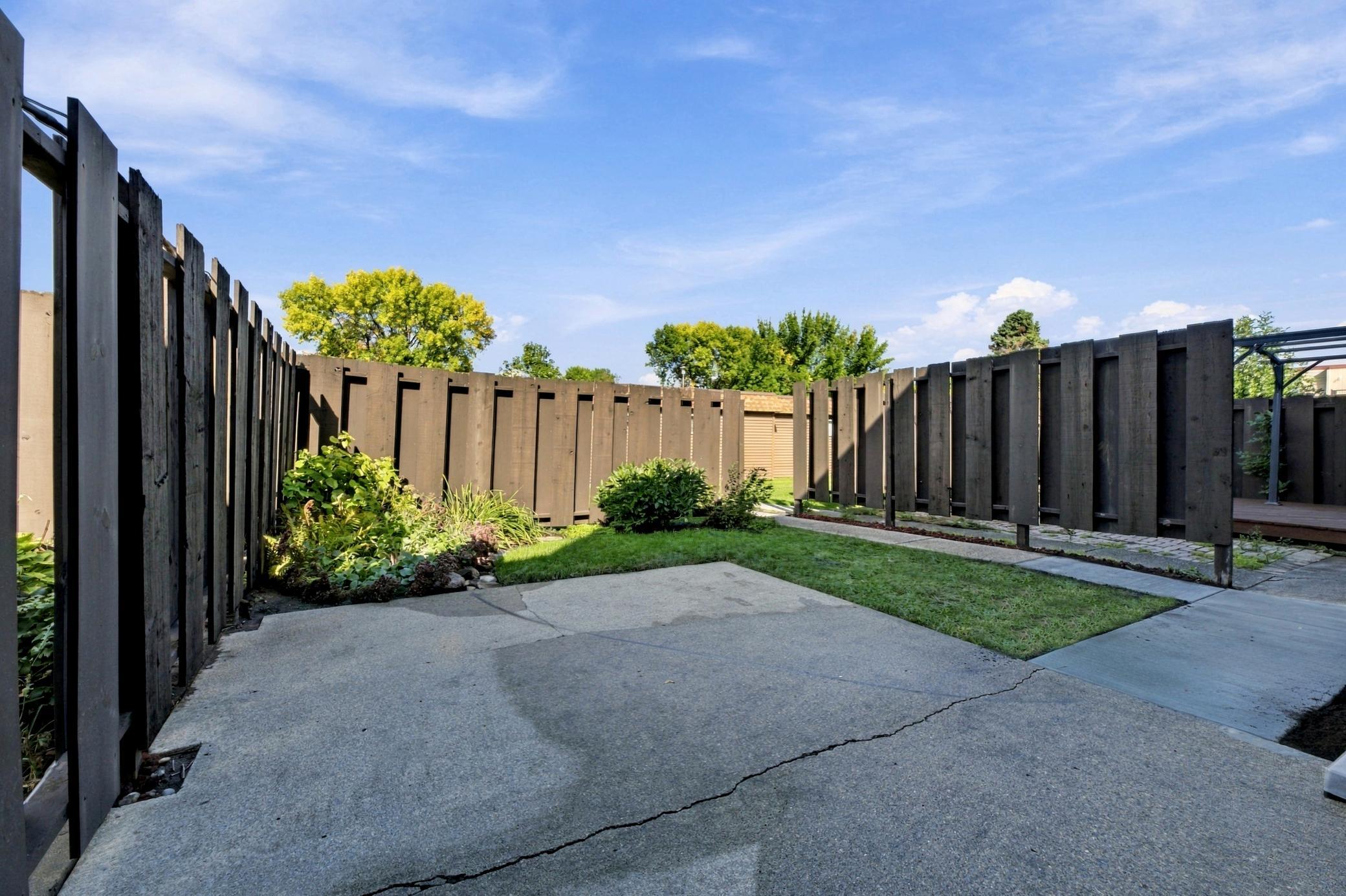 1978 townhouse for sale at 1402 E Gateway Circle S, Unit H in Fargo, ND — 2 bed, 2 bath (photo 29 of 35)