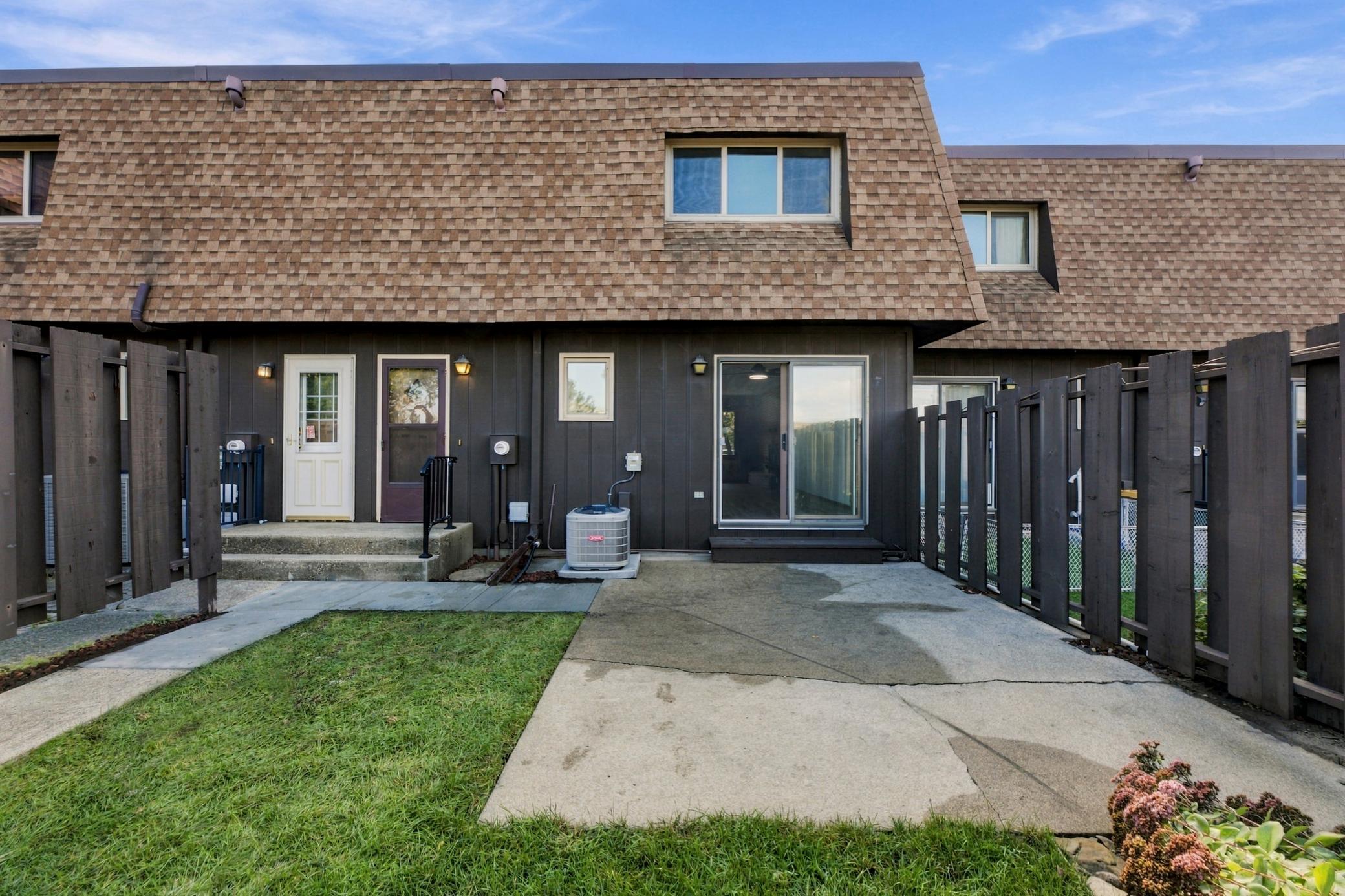 1978 townhouse for sale at 1402 E Gateway Circle S, Unit H in Fargo, ND — 2 bed, 2 bath (photo 30 of 35)