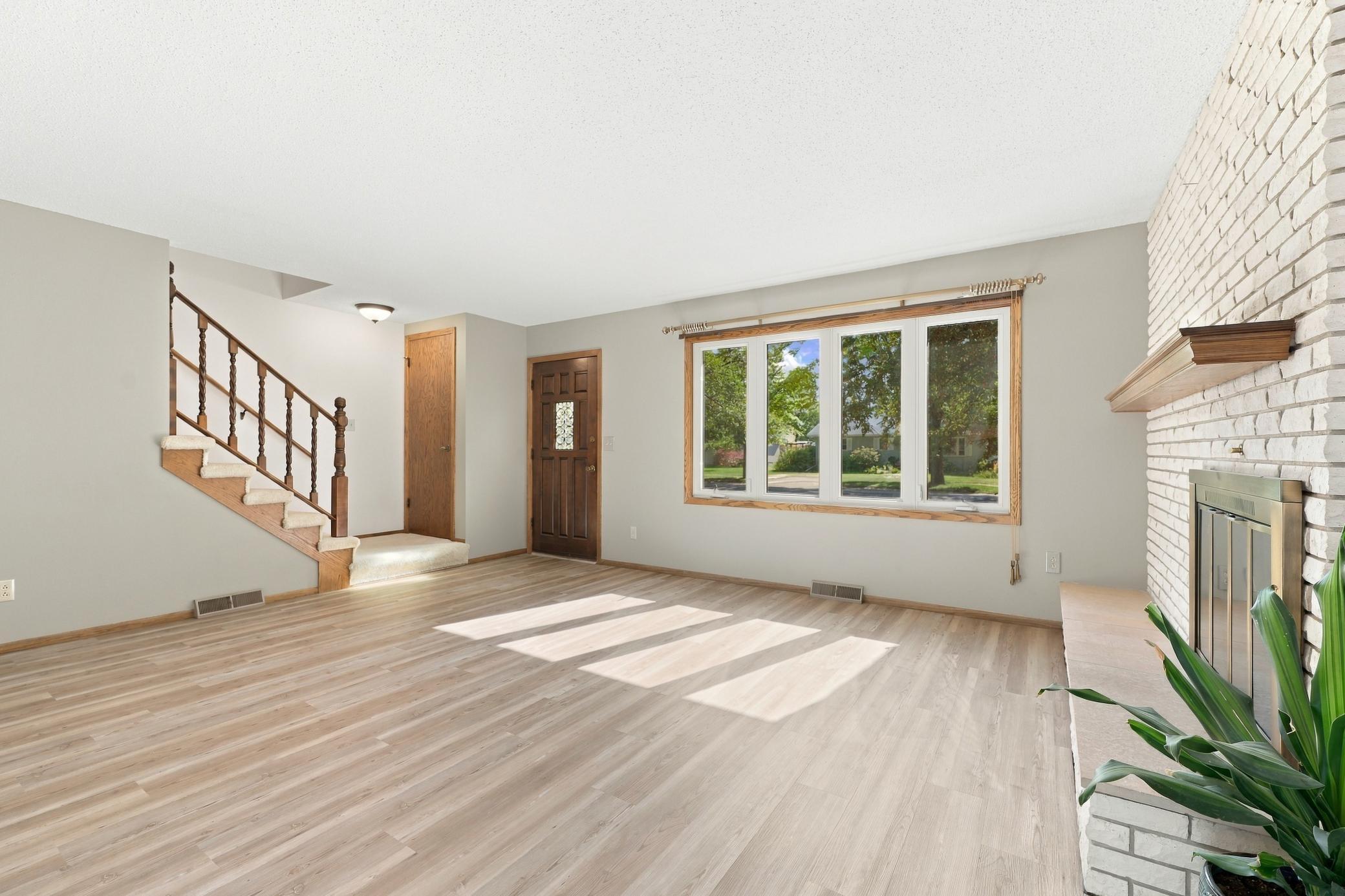 1978 townhouse for sale at 1402 E Gateway Circle S, Unit H in Fargo, ND — 2 bed, 2 bath (photo 4 of 35)