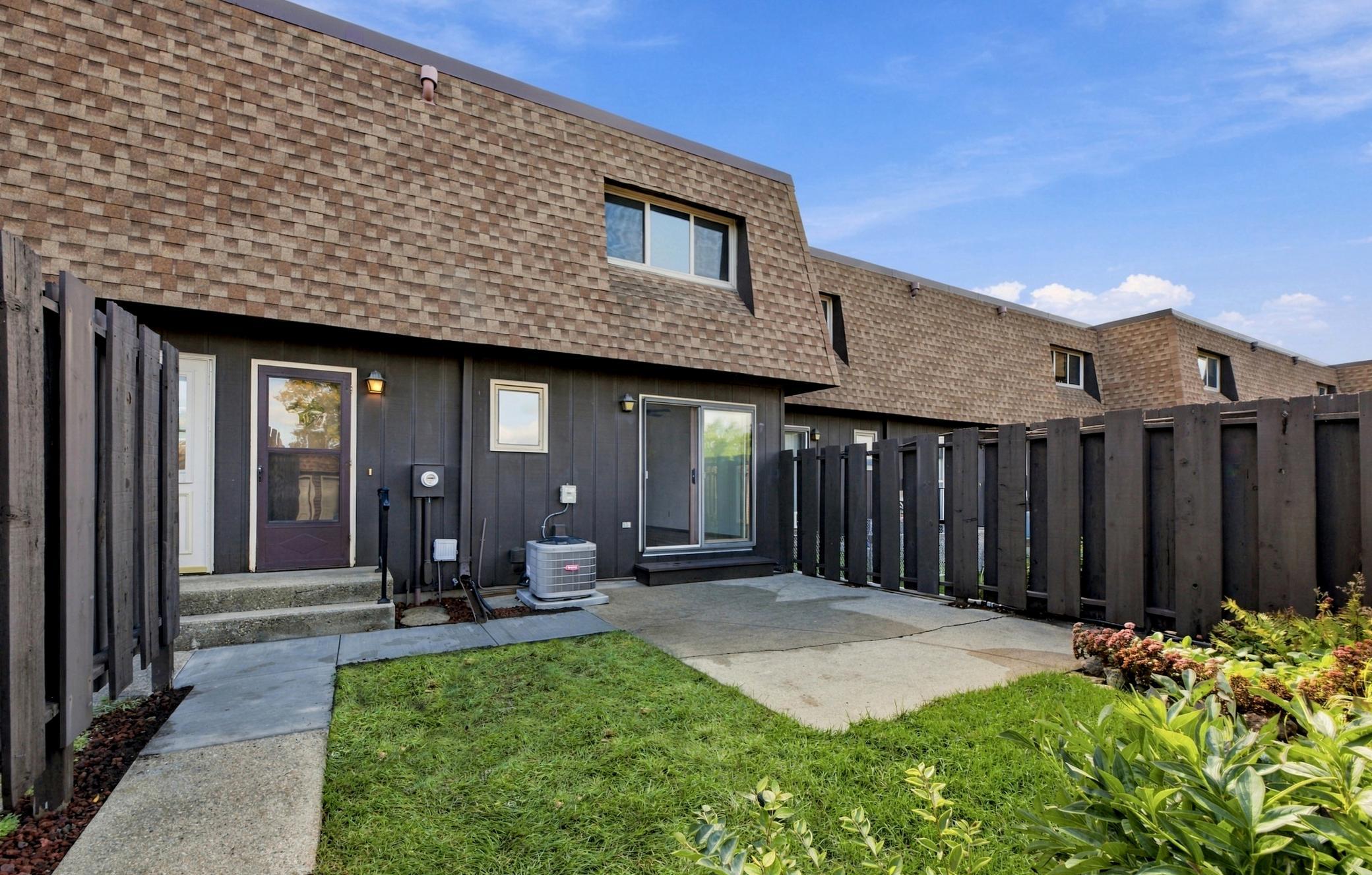 1978 townhouse for sale at 1402 E Gateway Circle S, Unit H in Fargo, ND — 2 bed, 2 bath (photo 31 of 35)