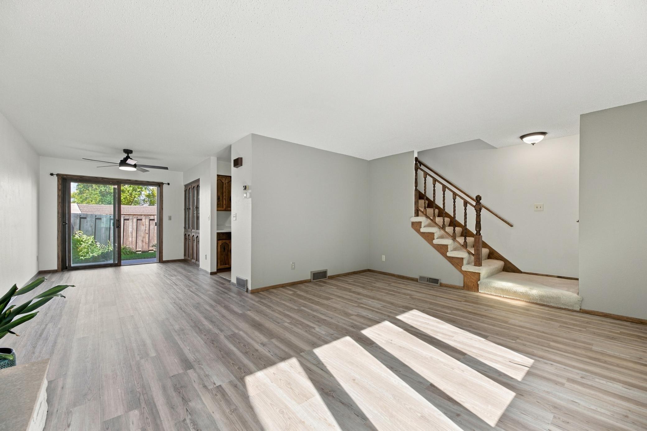 1978 townhouse for sale at 1402 E Gateway Circle S, Unit H in Fargo, ND — 2 bed, 2 bath (photo 5 of 35)