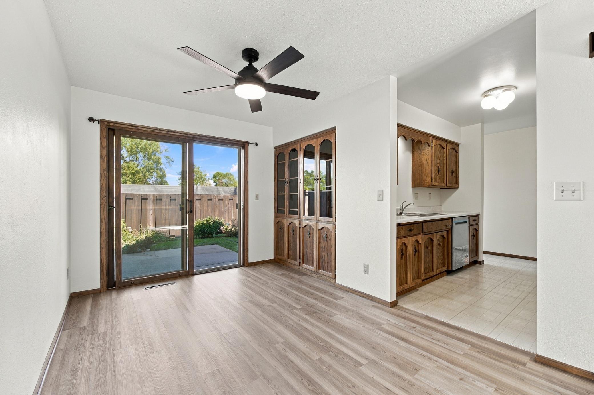 1978 townhouse for sale at 1402 E Gateway Circle S, Unit H in Fargo, ND — 2 bed, 2 bath (photo 6 of 35)