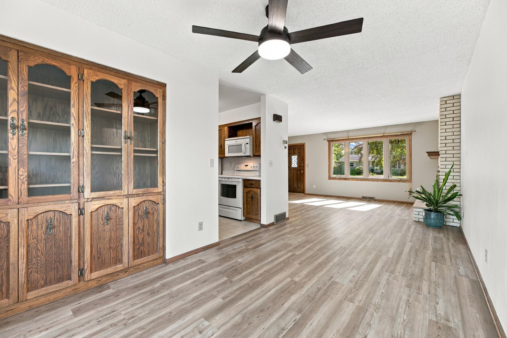 1978 townhouse for sale at 1402 E Gateway Circle S, Unit H in Fargo, ND — 2 bed, 2 bath (photo 7 of 35)