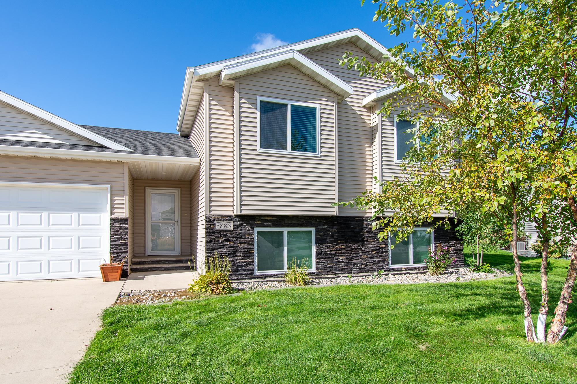 2013 single family home for sale at 5883 Autumn Drive S in Fargo, ND — 4 bed, 2 bath (photo 2 of 56)