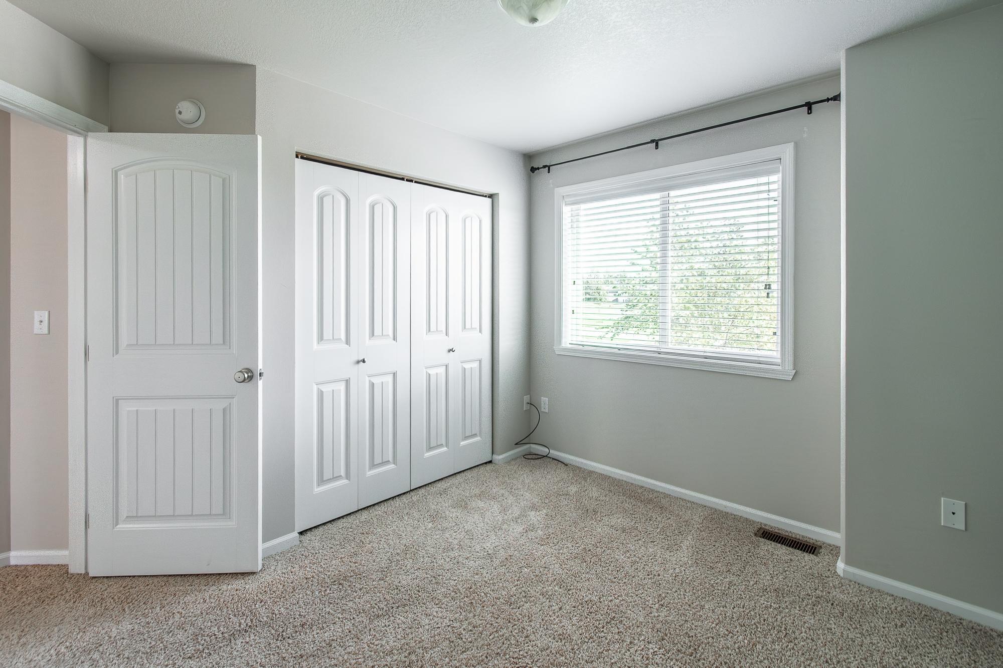 2013 single family home for sale at 5883 Autumn Drive S in Fargo, ND — 4 bed, 2 bath (photo 18 of 56)