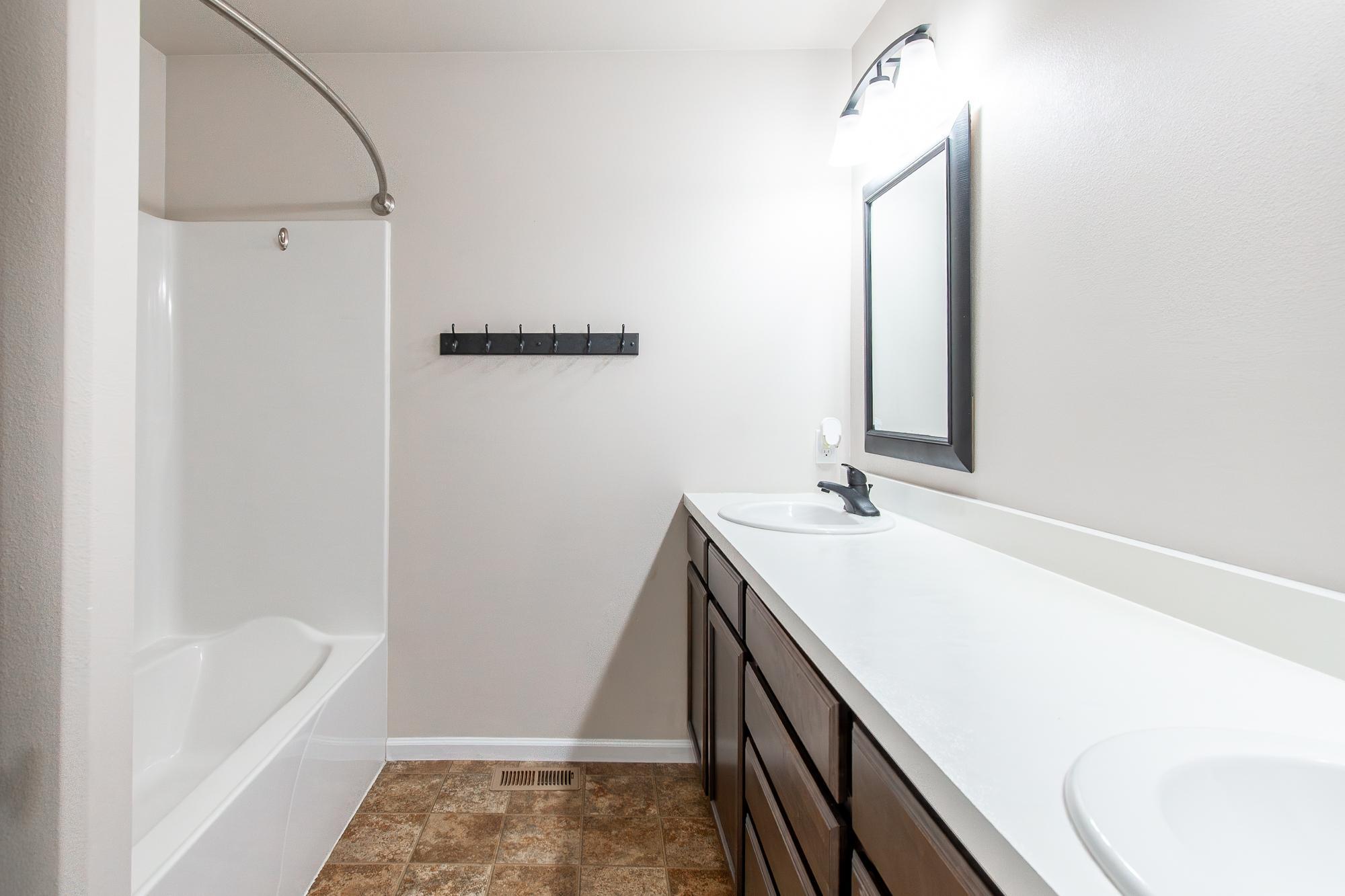 2013 single family home for sale at 5883 Autumn Drive S in Fargo, ND — 4 bed, 2 bath (photo 20 of 56)