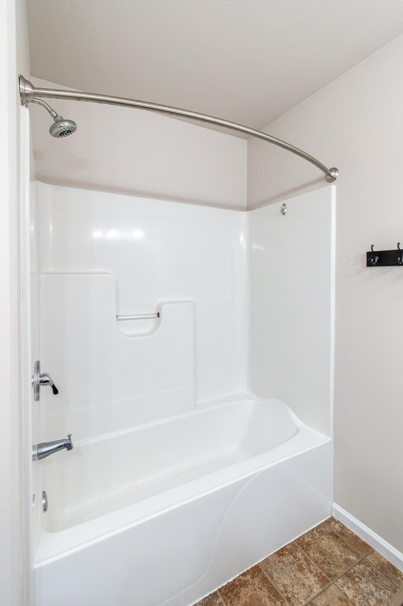 2013 single family home for sale at 5883 Autumn Drive S in Fargo, ND — 4 bed, 2 bath (photo 21 of 56)