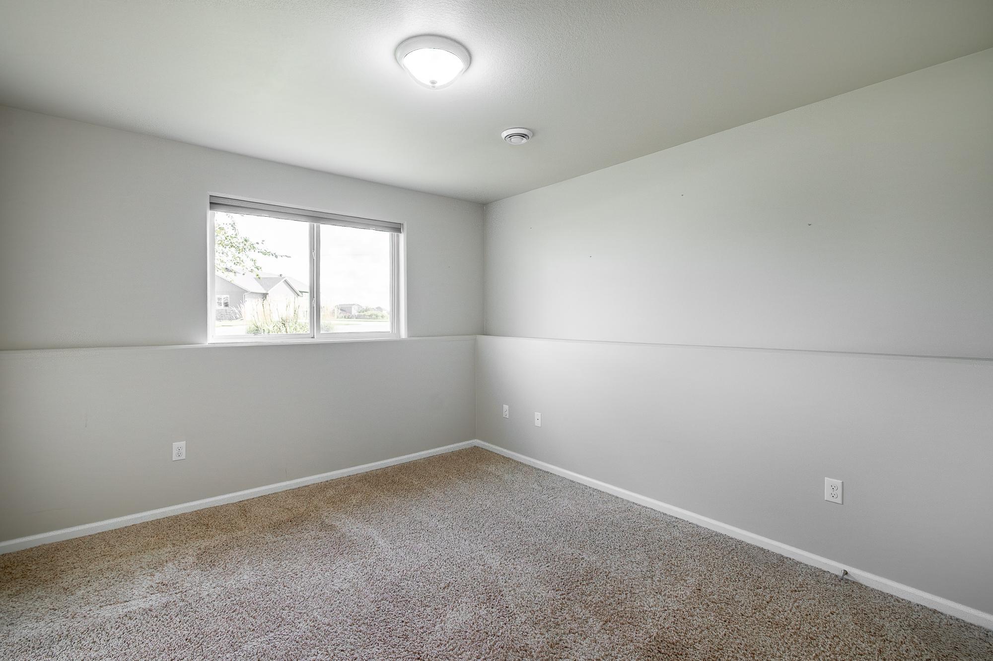 2013 single family home for sale at 5883 Autumn Drive S in Fargo, ND — 4 bed, 2 bath (photo 29 of 56)