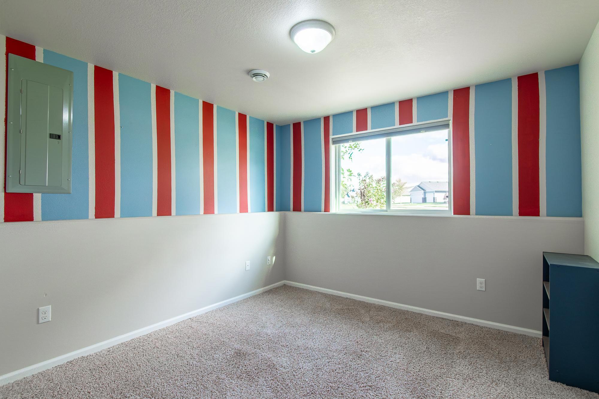 2013 single family home for sale at 5883 Autumn Drive S in Fargo, ND — 4 bed, 2 bath (photo 32 of 56)