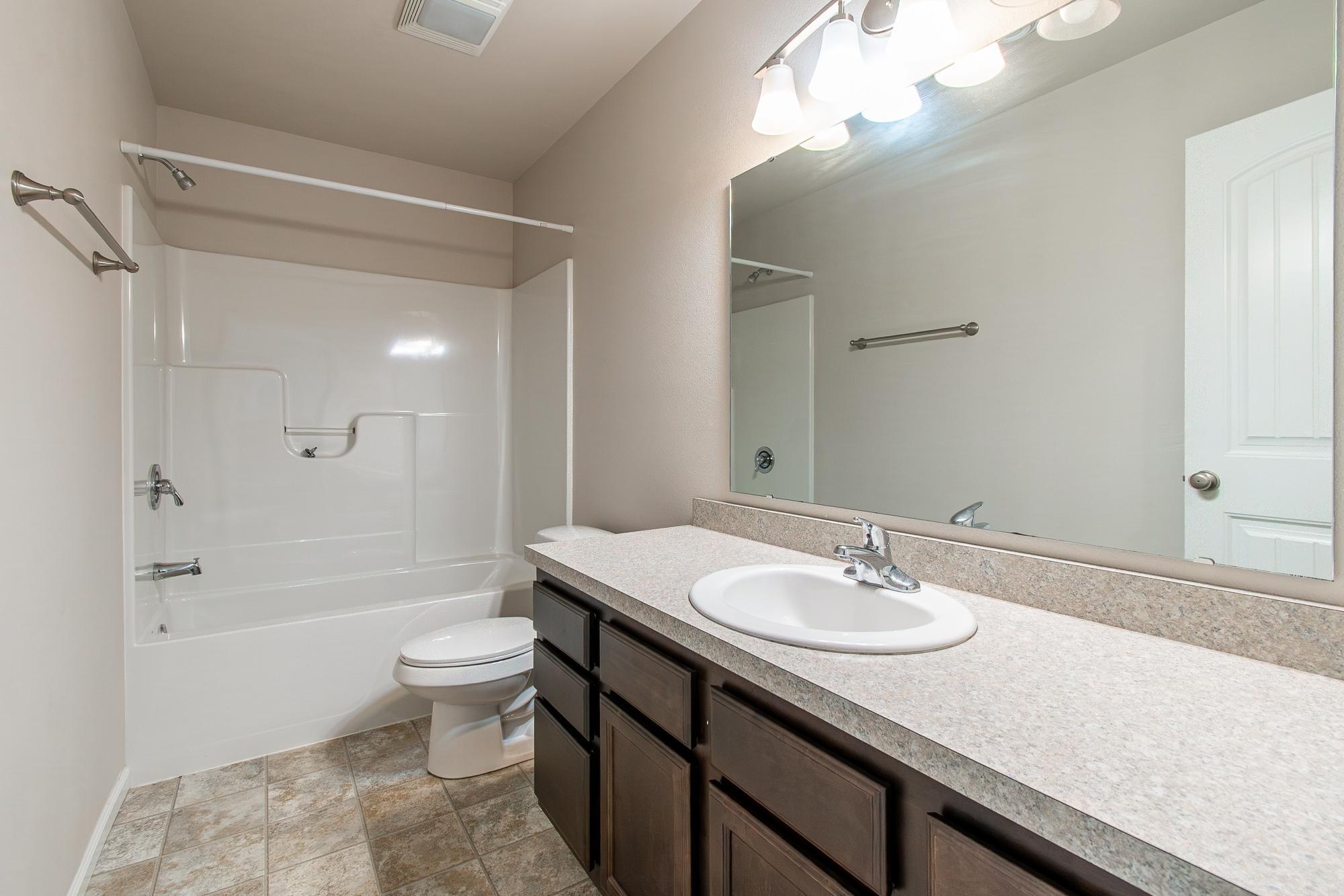 2013 single family home for sale at 5883 Autumn Drive S in Fargo, ND — 4 bed, 2 bath (photo 36 of 56)