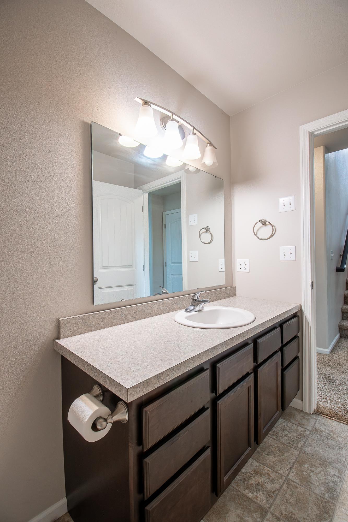 2013 single family home for sale at 5883 Autumn Drive S in Fargo, ND — 4 bed, 2 bath (photo 37 of 56)