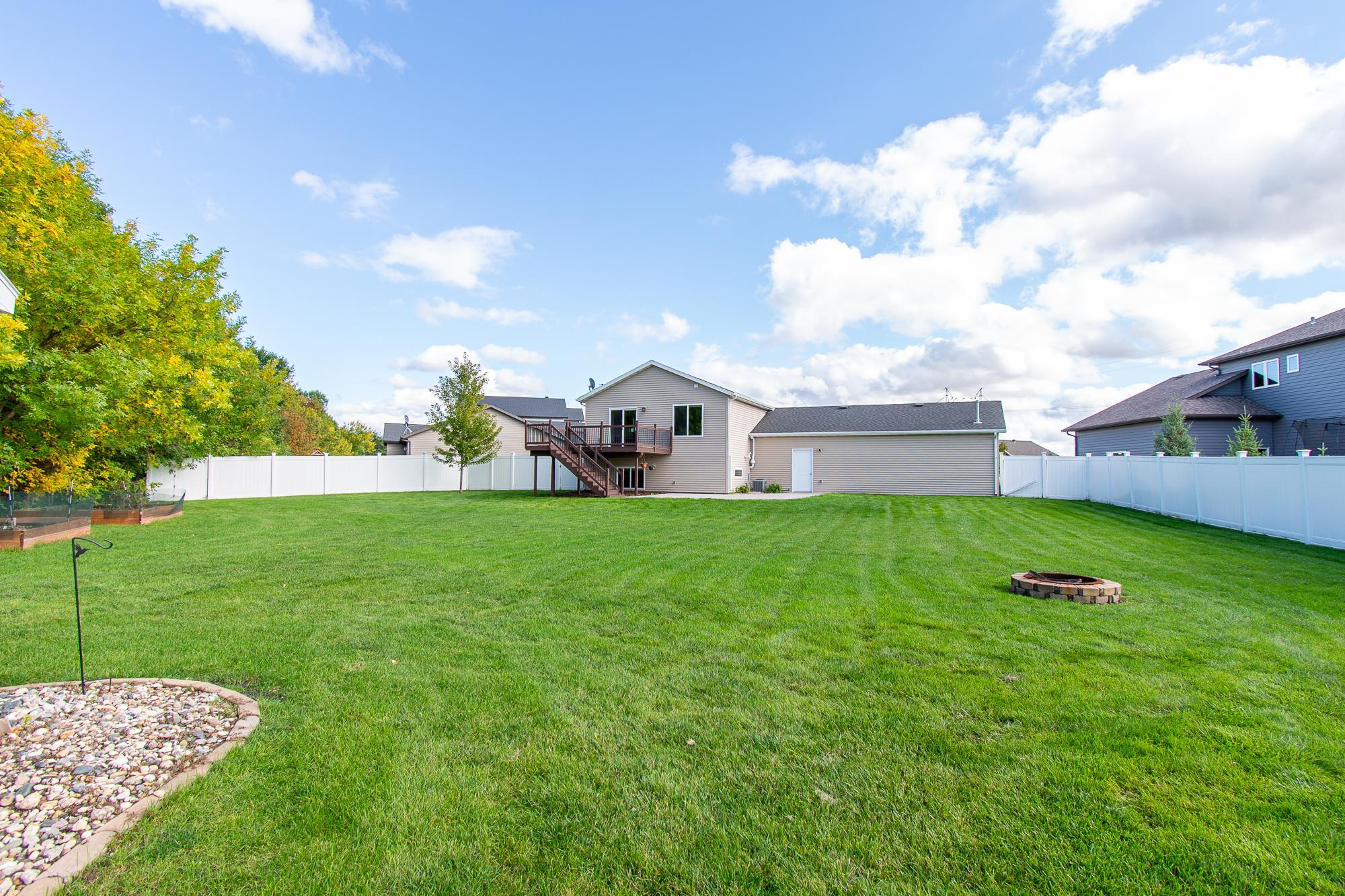 2013 single family home for sale at 5883 Autumn Drive S in Fargo, ND — 4 bed, 2 bath (photo 45 of 56)