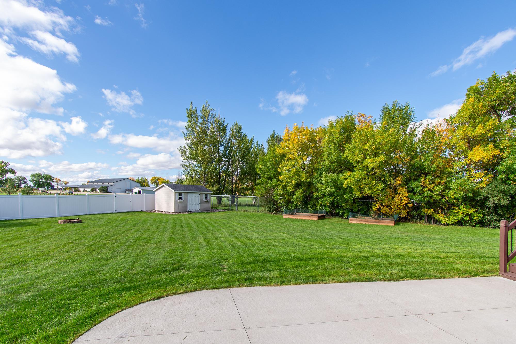 2013 single family home for sale at 5883 Autumn Drive S in Fargo, ND — 4 bed, 2 bath (photo 52 of 56)