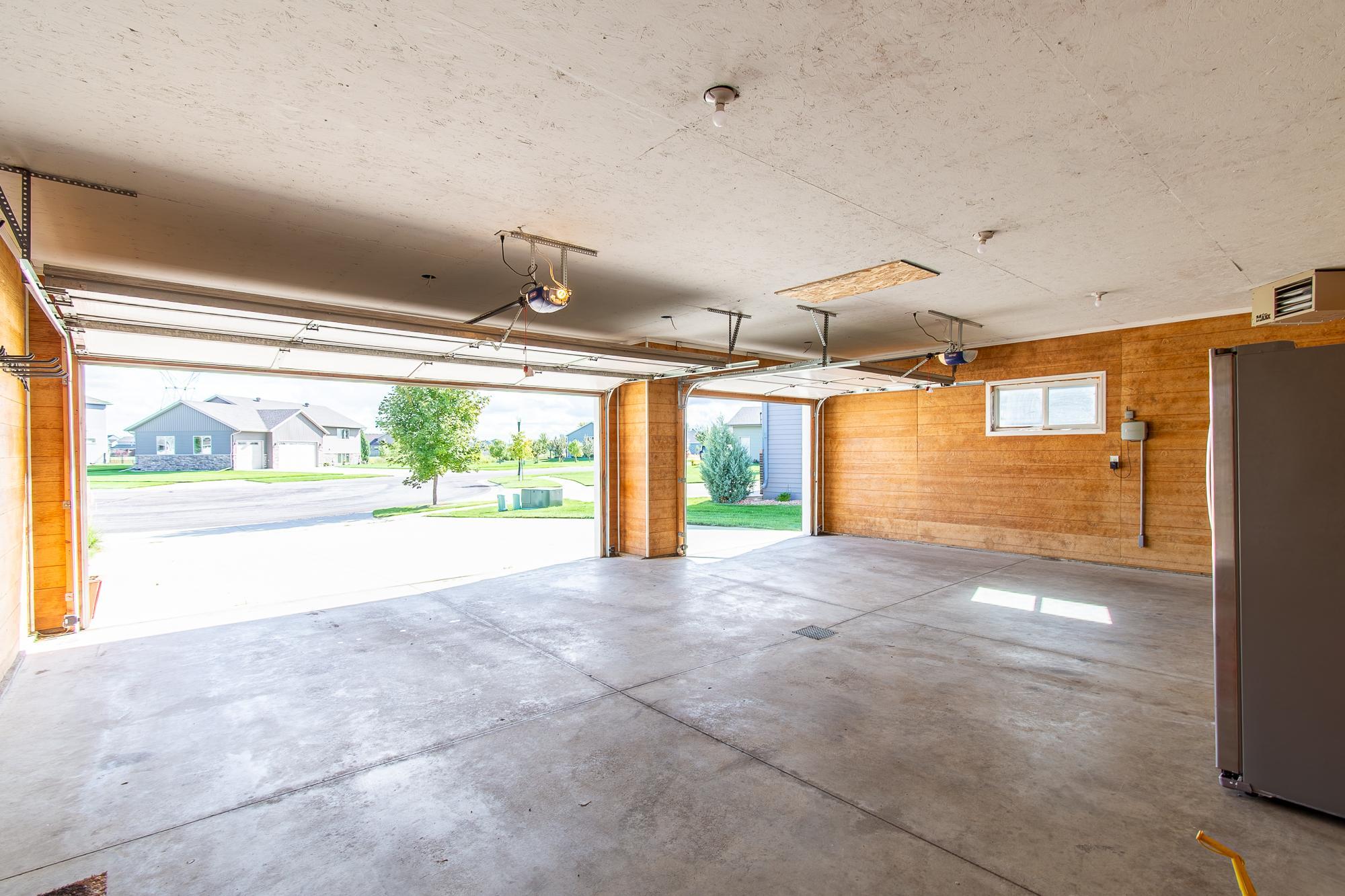 2013 single family home for sale at 5883 Autumn Drive S in Fargo, ND — 4 bed, 2 bath (photo 53 of 56)